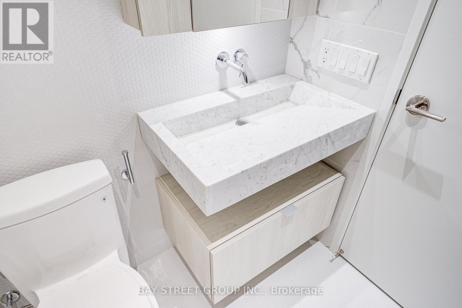 2312 - 11 Yorkville Avenue, Toronto, Ontario  M4W 1L2 - Photo 6 - C13487268
