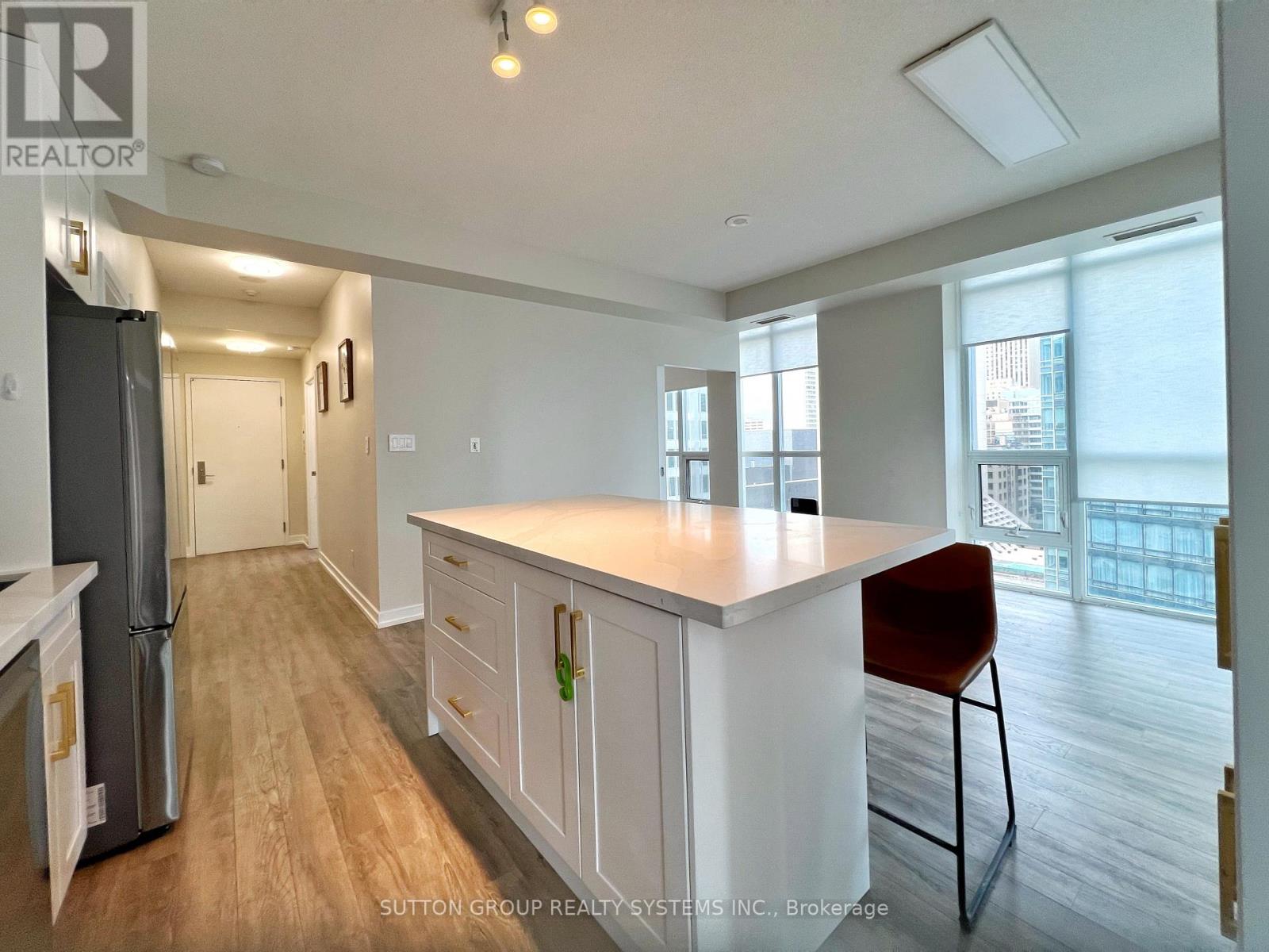 1208 - 126 Simcoe Street, Toronto, Ontario  M5H 4E6 - Photo 2 - C13487348