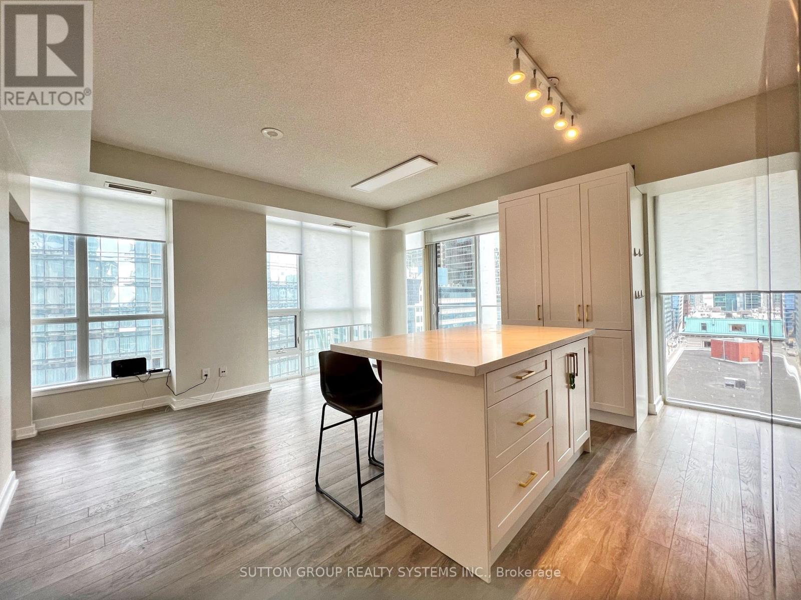 1208 - 126 Simcoe Street, Toronto, Ontario  M5H 4E6 - Photo 3 - C13487348