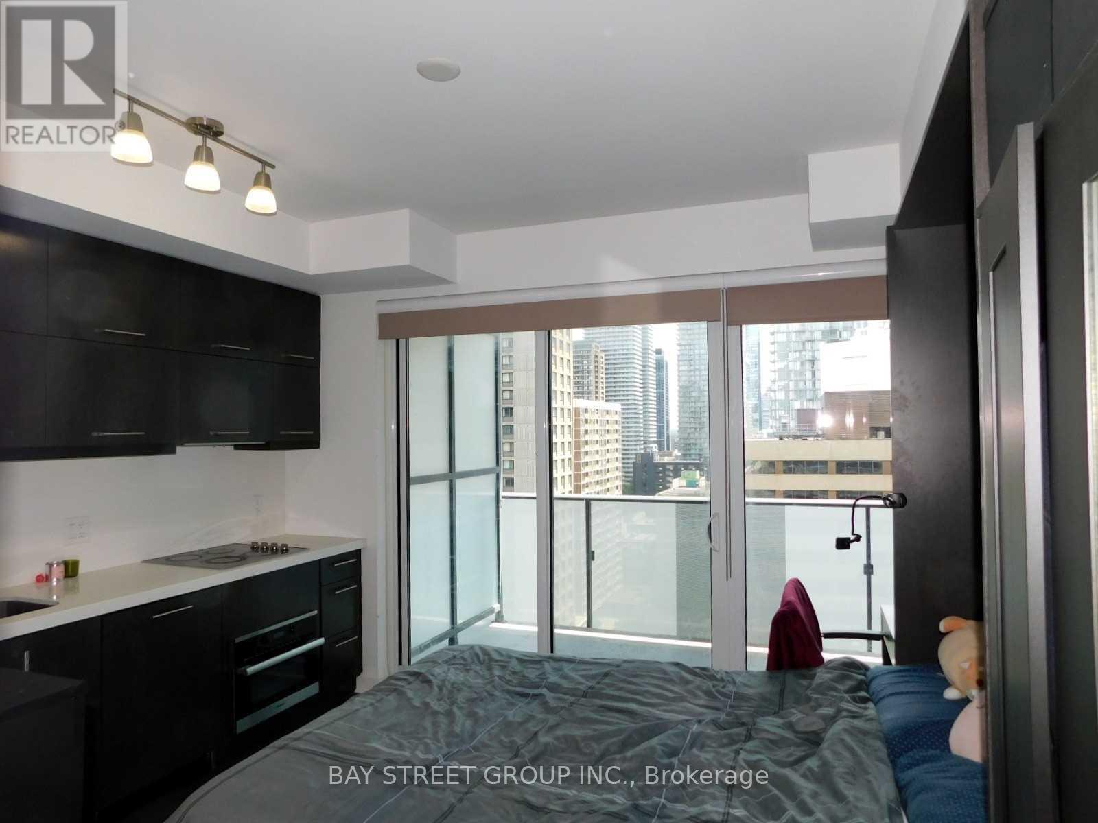1710 - 65 St Mary Street, Toronto, Ontario  M5S 0A6 - Photo 3 - C13487400