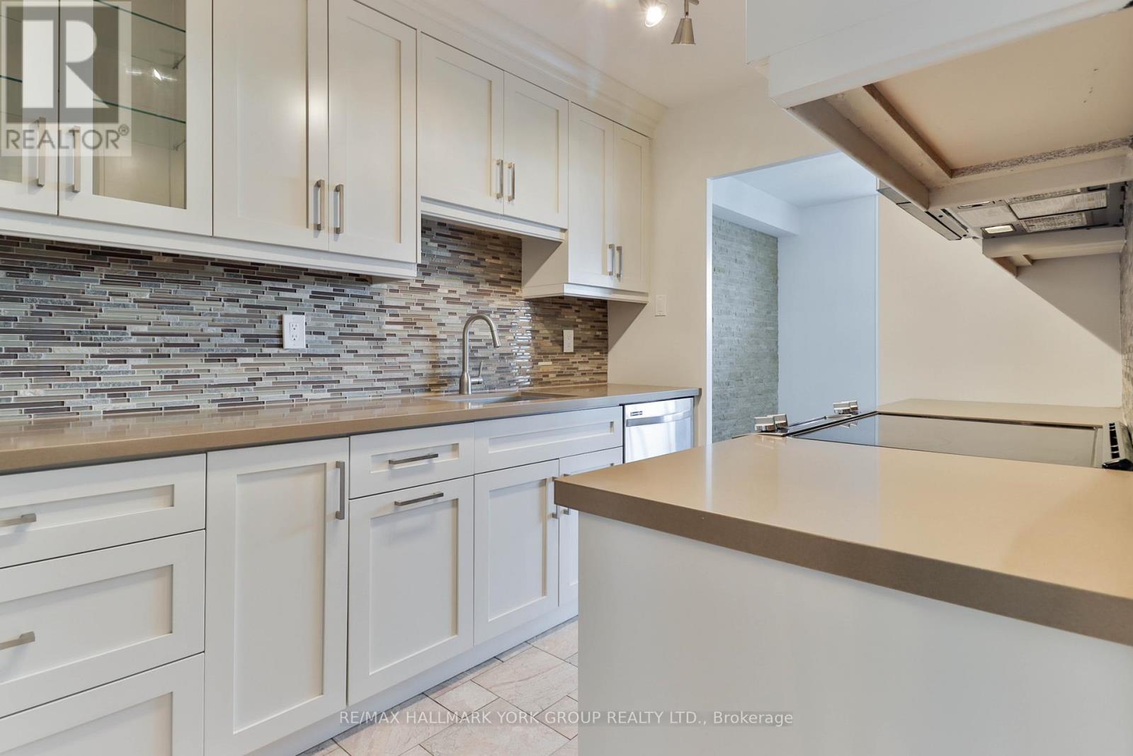 1607 - 177 Linus Road, Toronto, Ontario  M2J 4S5 - Photo 13 - C13487420