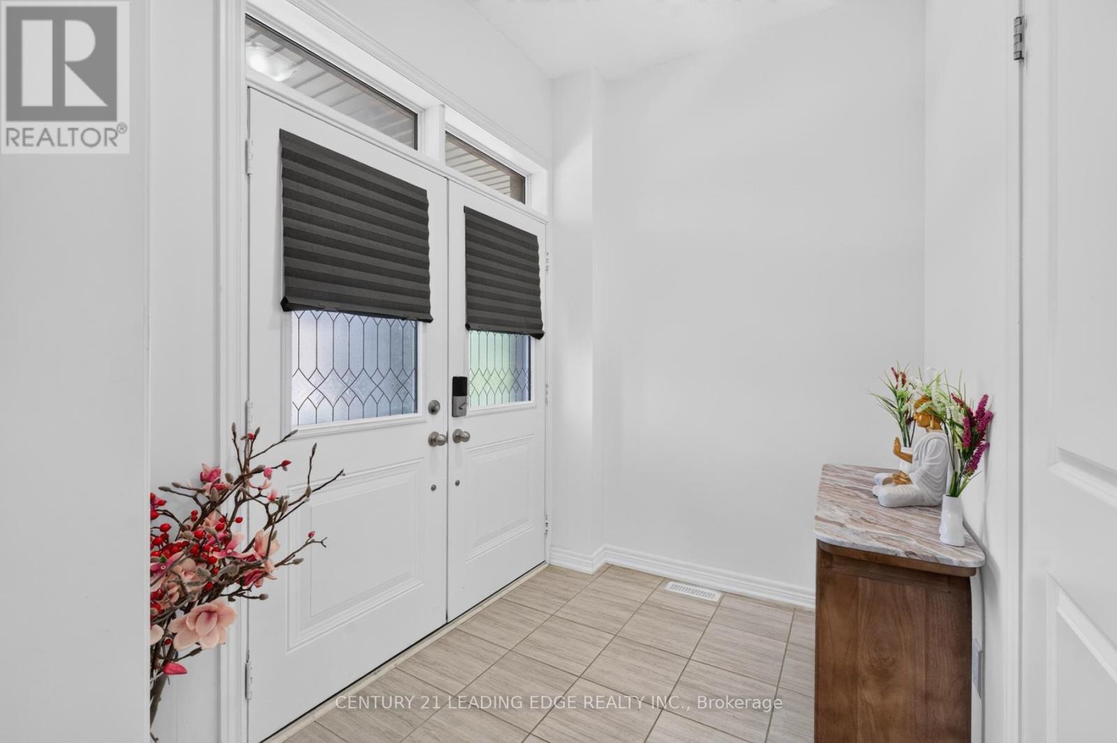 26 Hahn Street, Whitby, Ontario L1P 0H1 - Photo 4 - E13487346