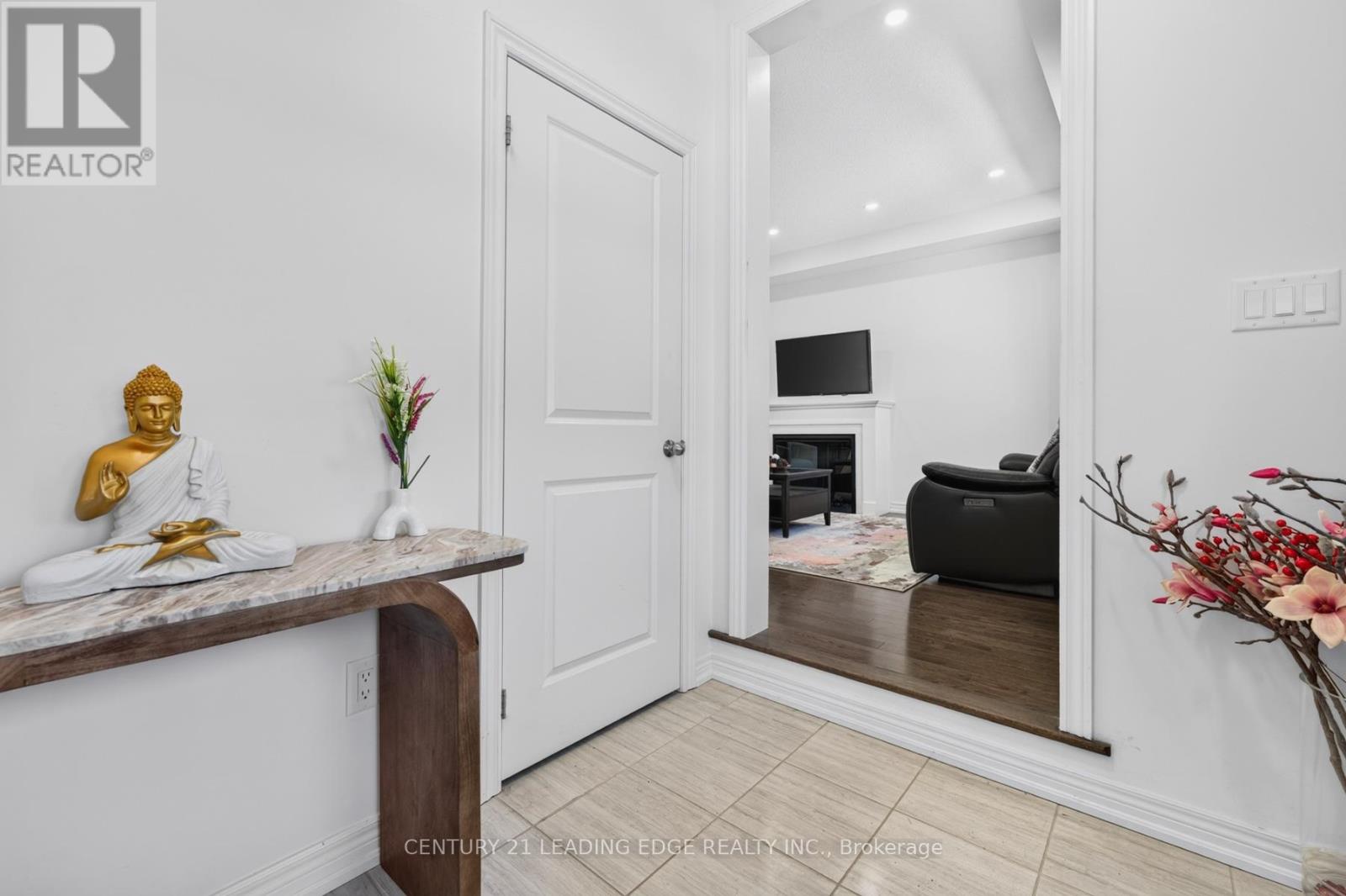 26 Hahn Street, Whitby, Ontario L1P 0H1 - Photo 5 - E13487346
