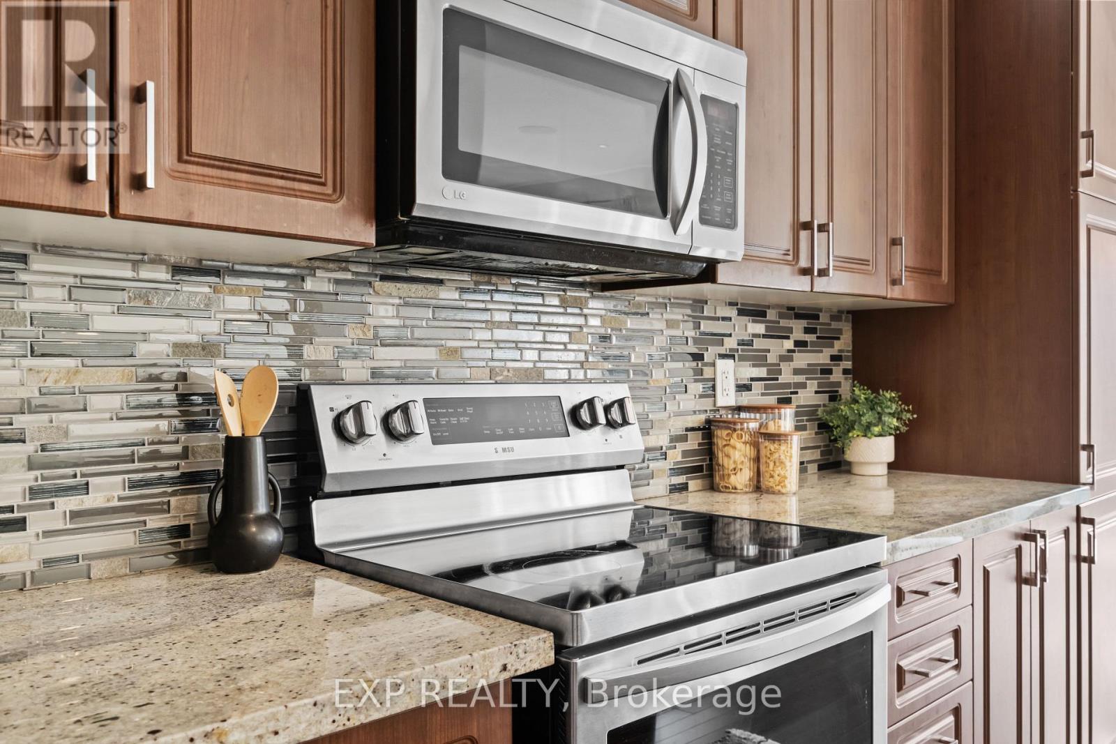 12 Mantz Crescent, Whitby, Ontario  L1R 0L3 - Photo 10 - E13487374