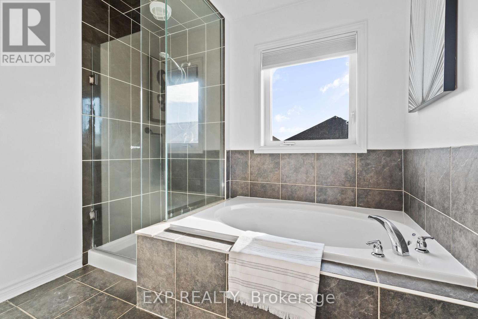 12 Mantz Crescent, Whitby, Ontario  L1R 0L3 - Photo 22 - E13487374