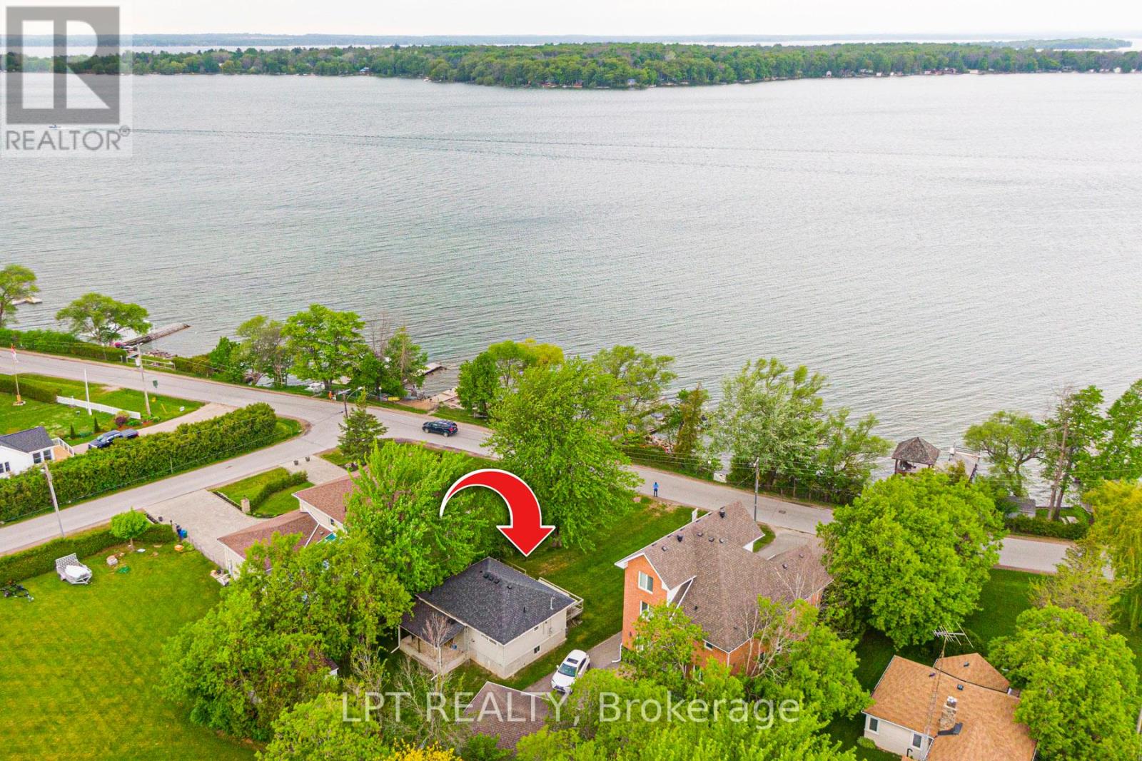 17 LAKE DRIVE E, Georgina, Ontario