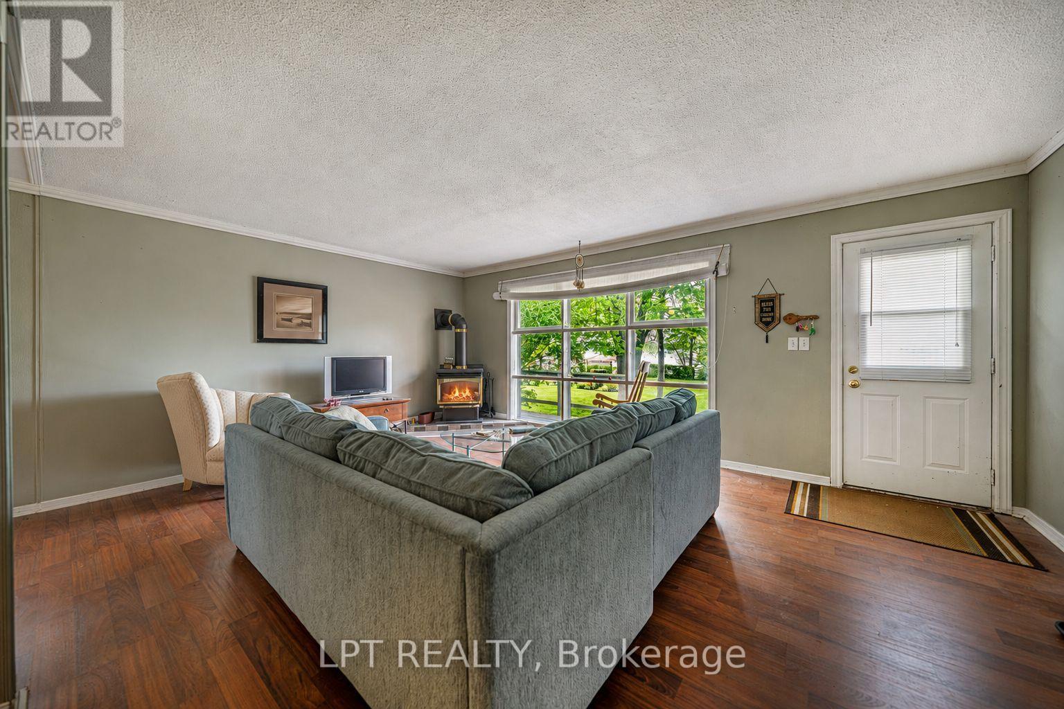 17 Lake Drive E, Georgina, Ontario  L4P 3E9 - Photo 15 - N13487358