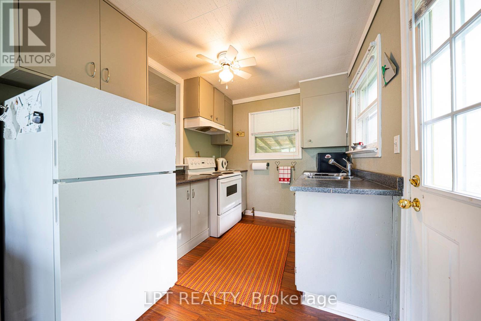 17 Lake Drive E, Georgina, Ontario  L4P 3E9 - Photo 16 - N13487358