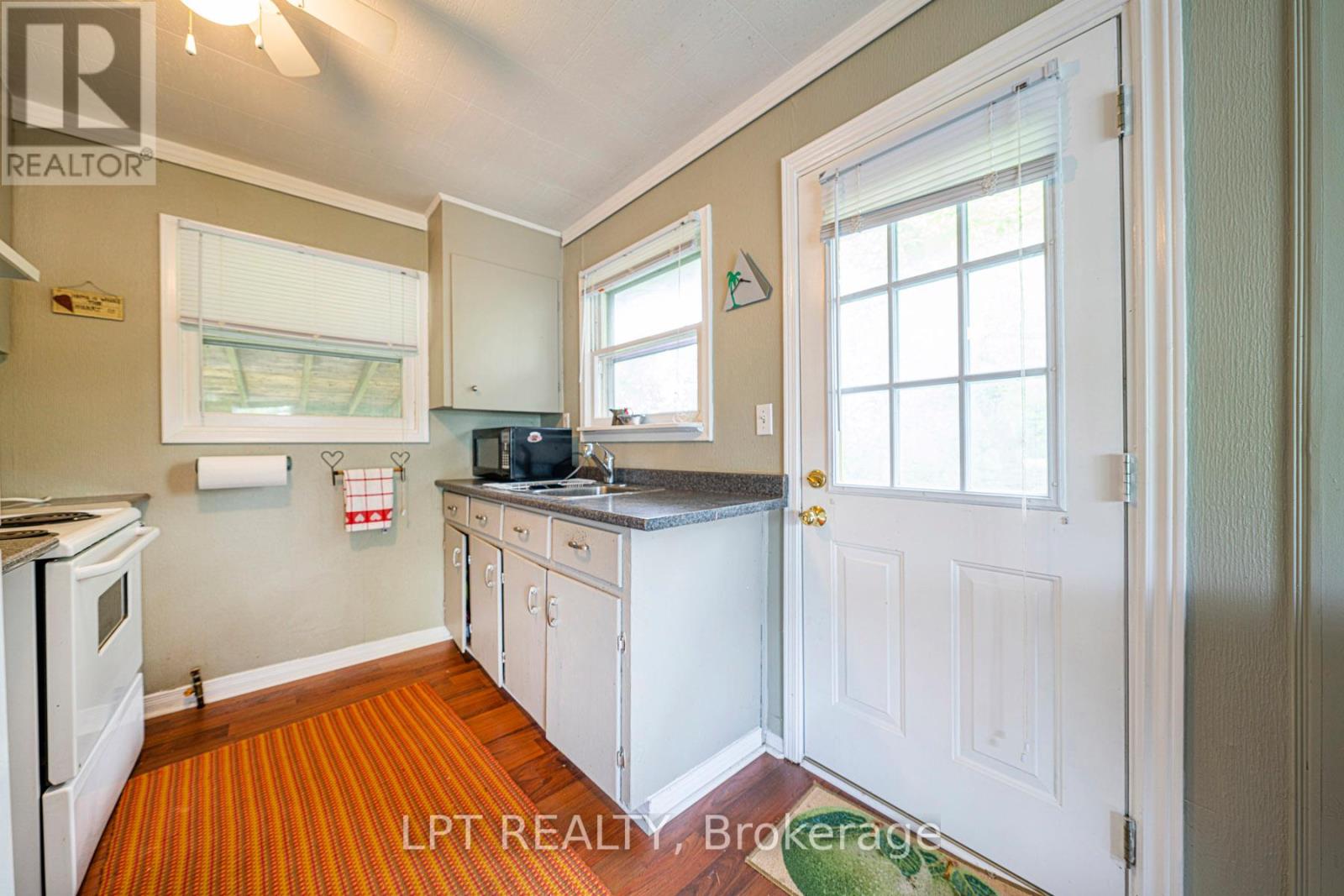 17 Lake Drive E, Georgina, Ontario  L4P 3E9 - Photo 19 - N13487358