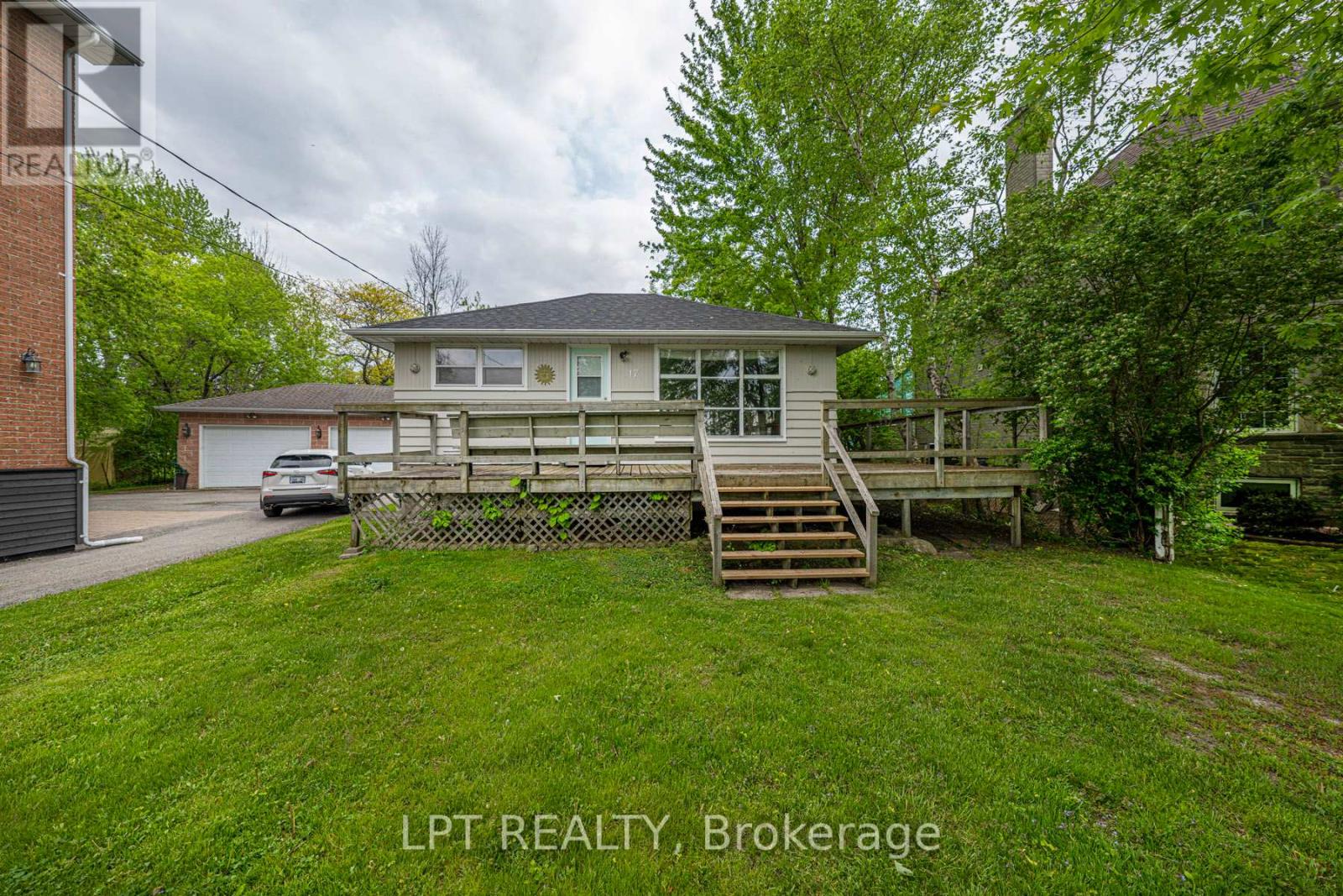 17 Lake Drive E, Georgina, Ontario  L4P 3E9 - Photo 3 - N13487358