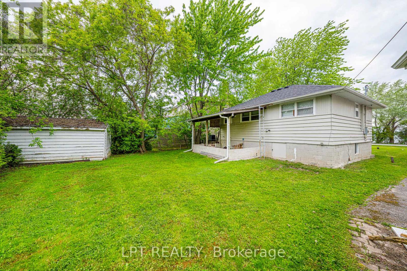 17 Lake Drive E, Georgina, Ontario  L4P 3E9 - Photo 4 - N13487358
