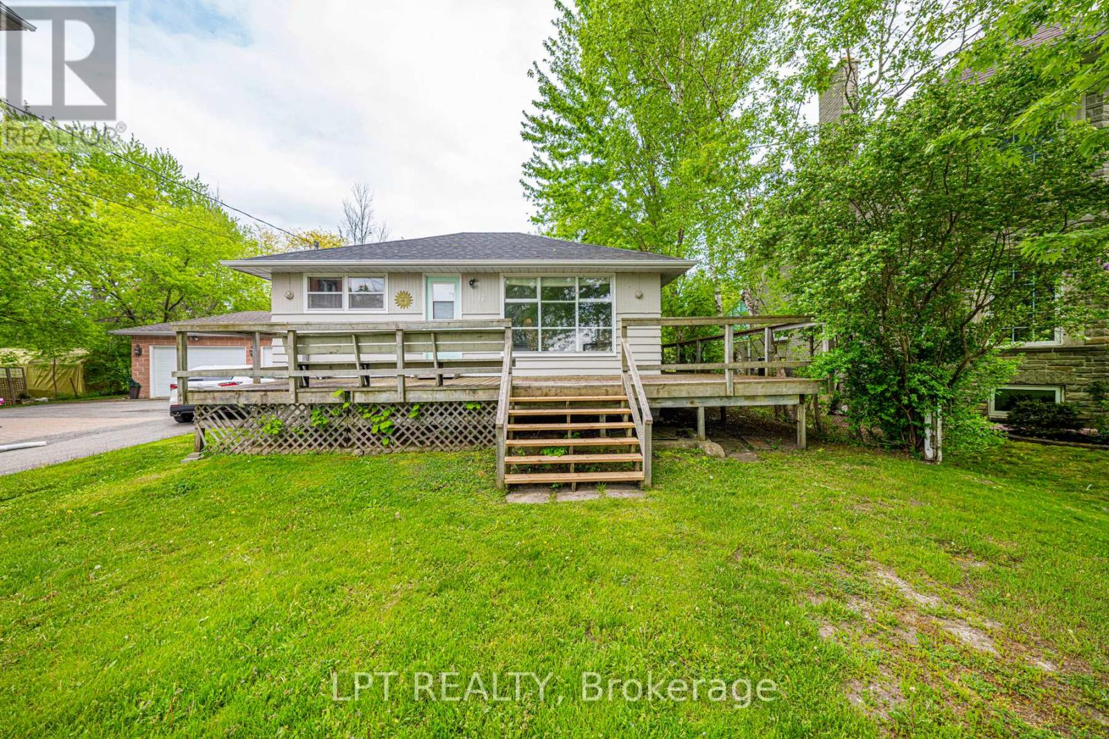 17 Lake Drive E, Georgina, Ontario  L4P 3E9 - Photo 5 - N13487358