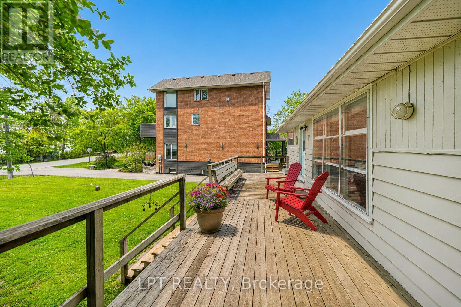17 Lake Drive E, Georgina, Ontario  L4P 3E9 - Photo 6 - N13487358