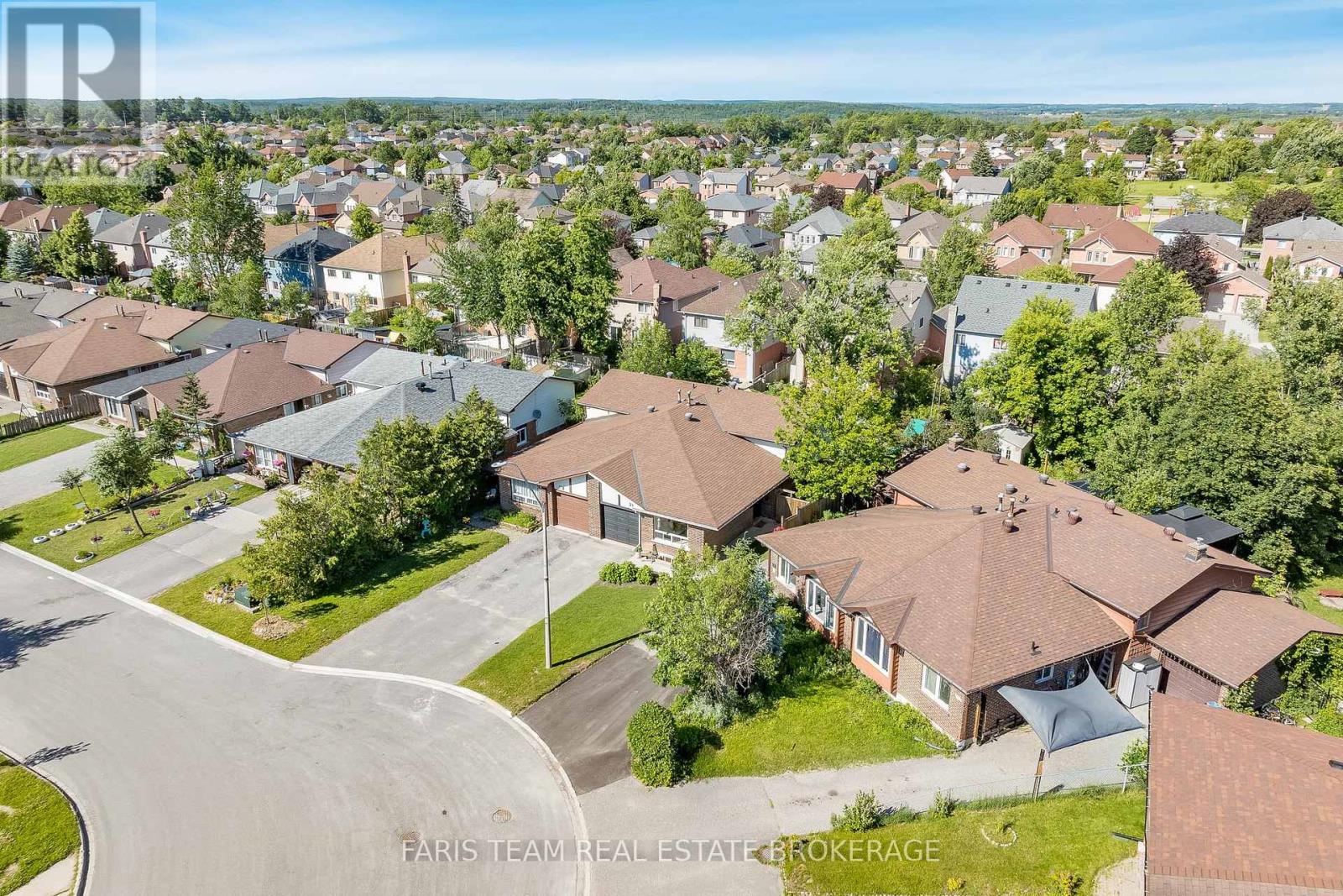21 Maplehurst Crescent, Barrie, Ontario  L4M 4X1 - Photo 2 - S13487454