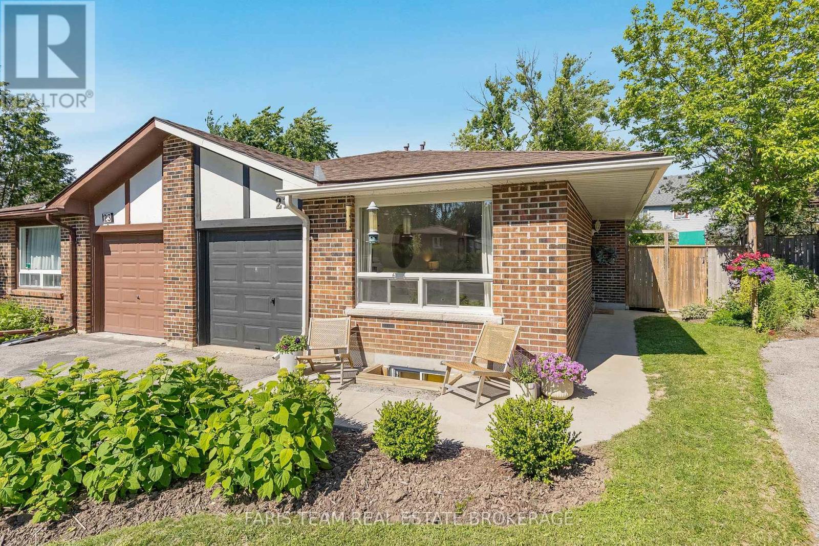 21 Maplehurst Crescent, Barrie, Ontario  L4M 4X1 - Photo 3 - S13487454