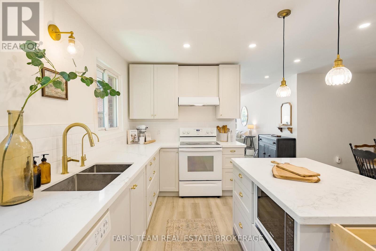21 Maplehurst Crescent, Barrie, Ontario  L4M 4X1 - Photo 8 - S13487454