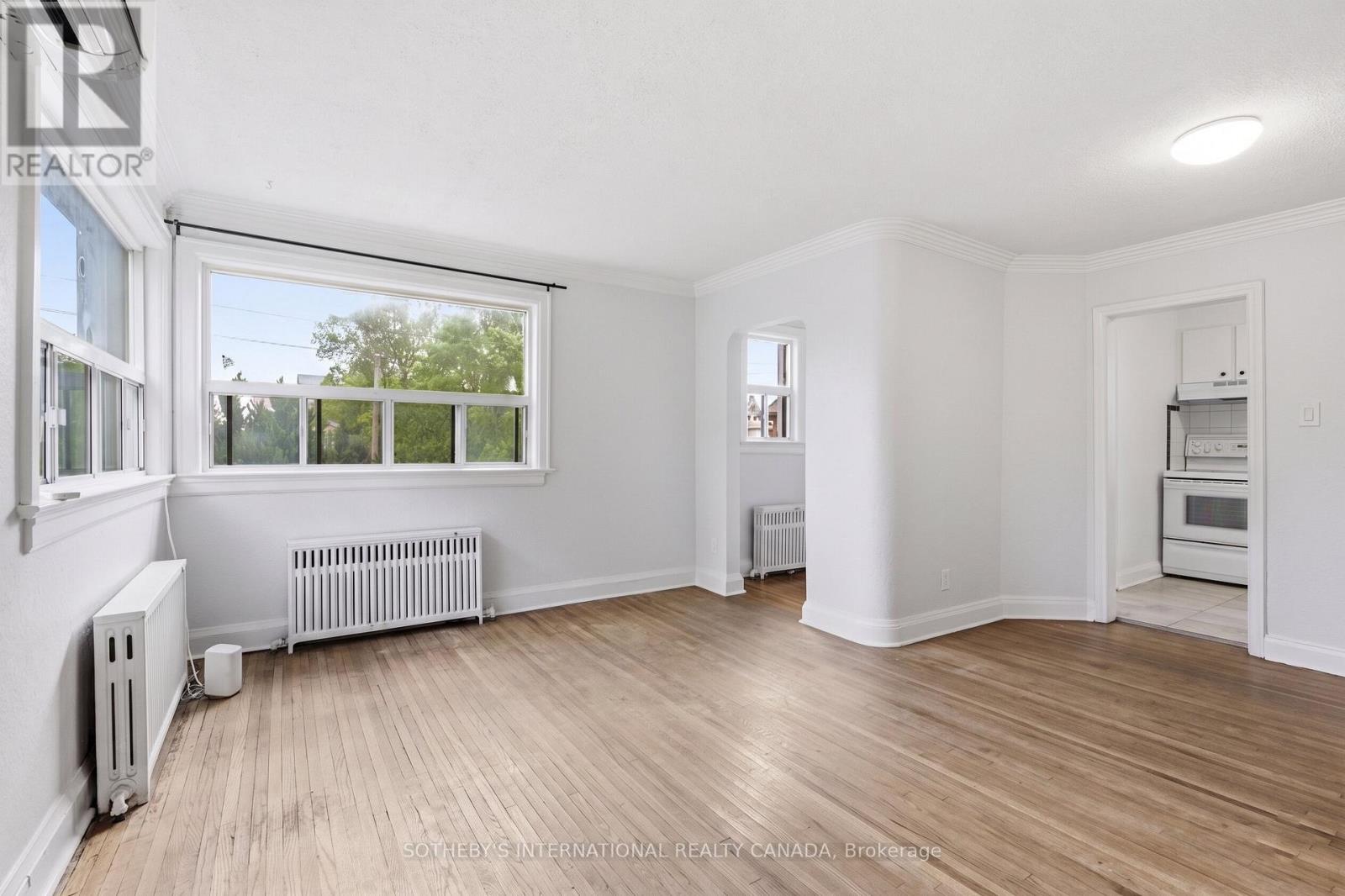 Upper - 676 Beresford Avenue, Toronto, Ontario  M6S 3C5 - Photo 2 - W13487274