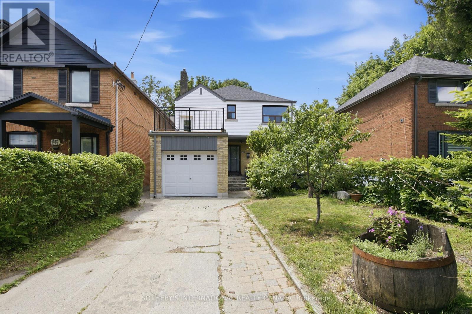 Upper - 676 Beresford Avenue, Toronto, Ontario  M6S 3C5 - Photo 20 - W13487274