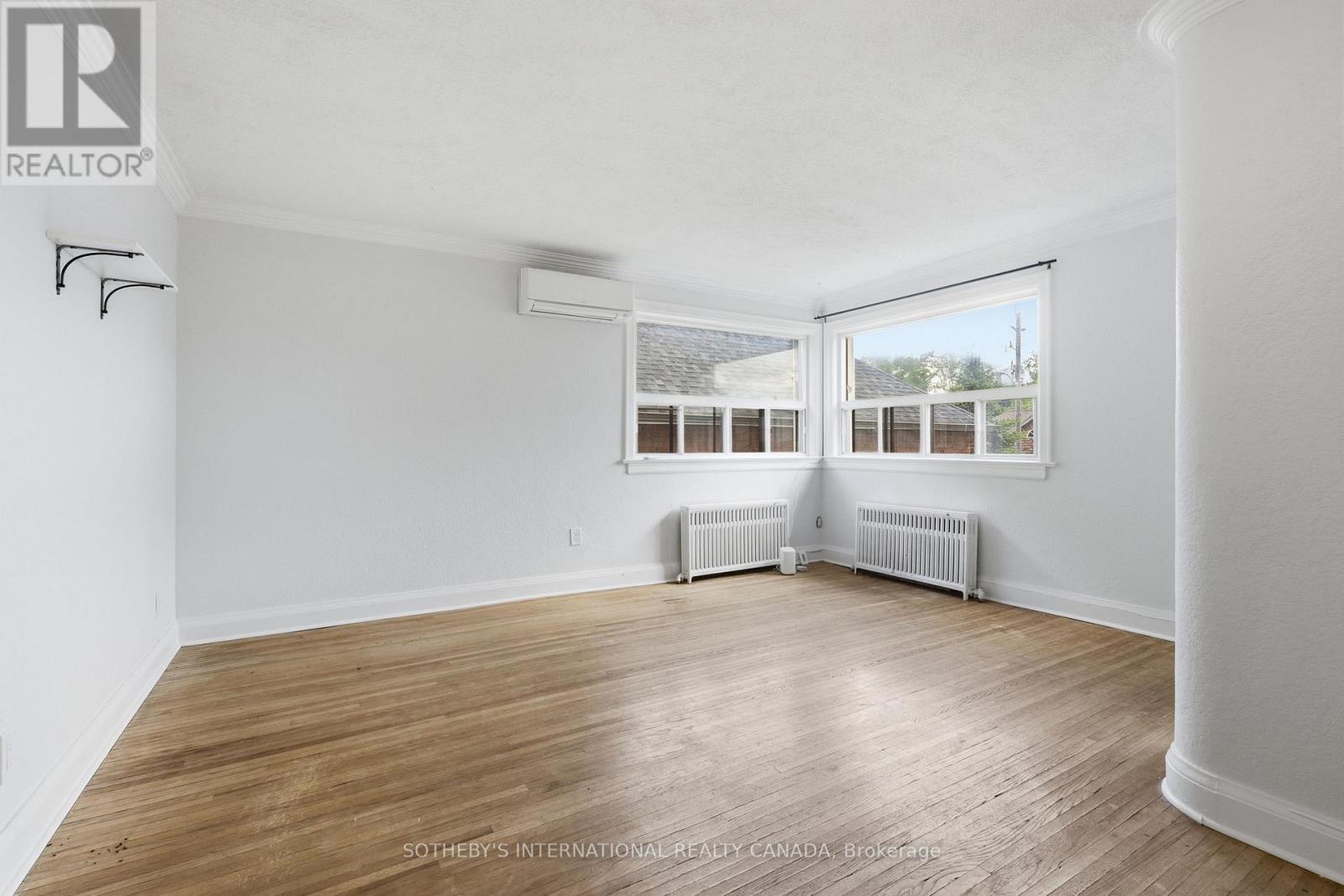 Upper - 676 Beresford Avenue, Toronto, Ontario  M6S 3C5 - Photo 4 - W13487274