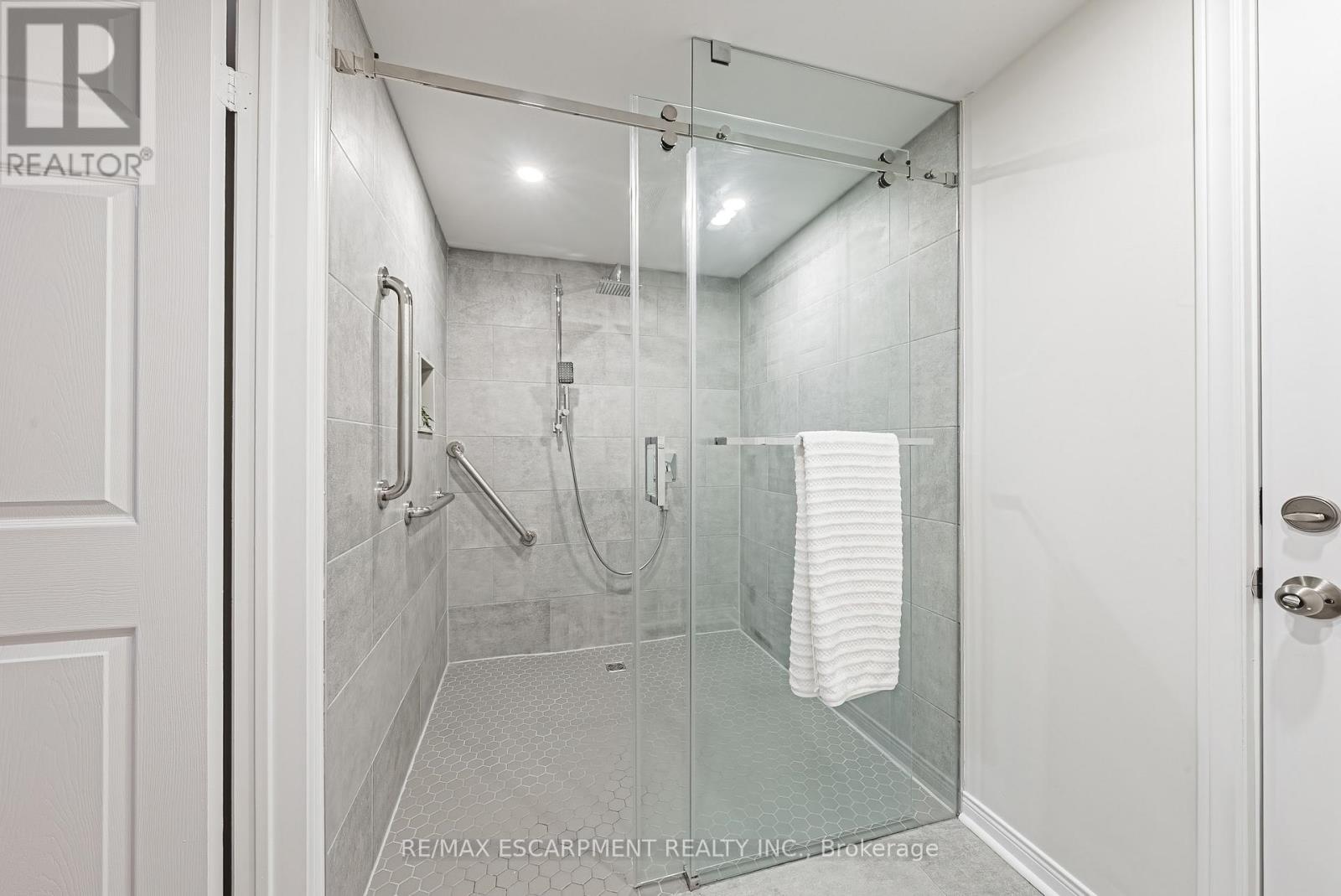 4153 Vermont Crescent, Burlington, Ontario  L7M 4A9 - Photo 19 - W13487438