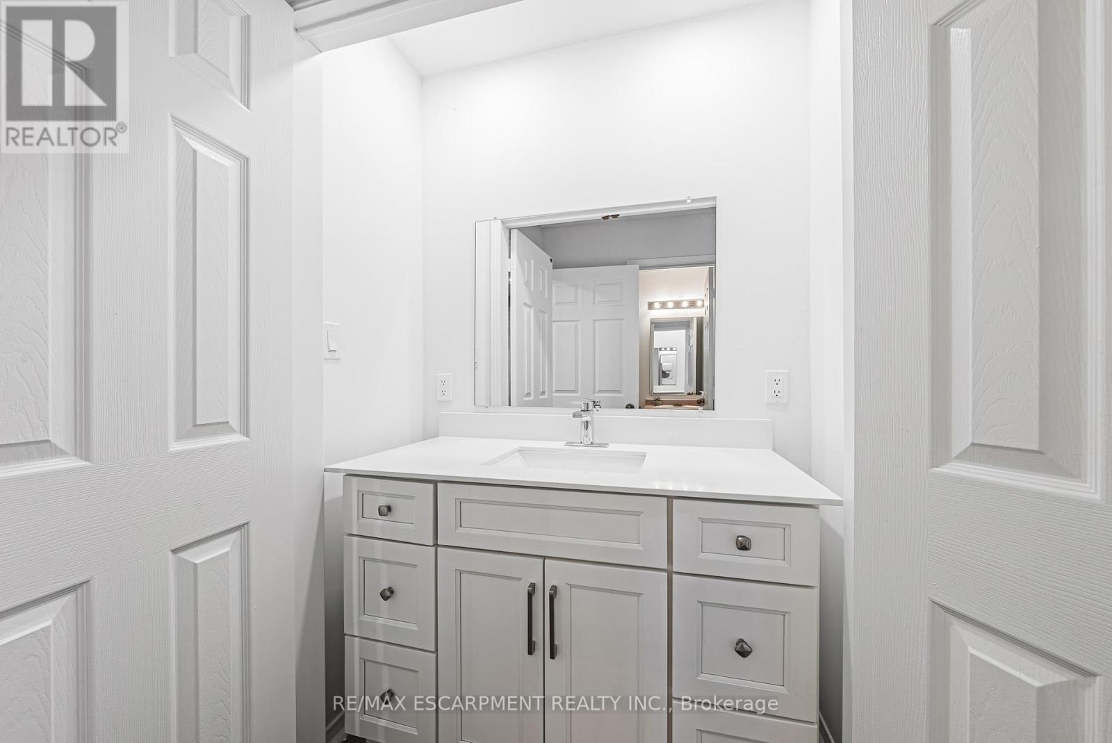 4153 Vermont Crescent, Burlington, Ontario  L7M 4A9 - Photo 20 - W13487438