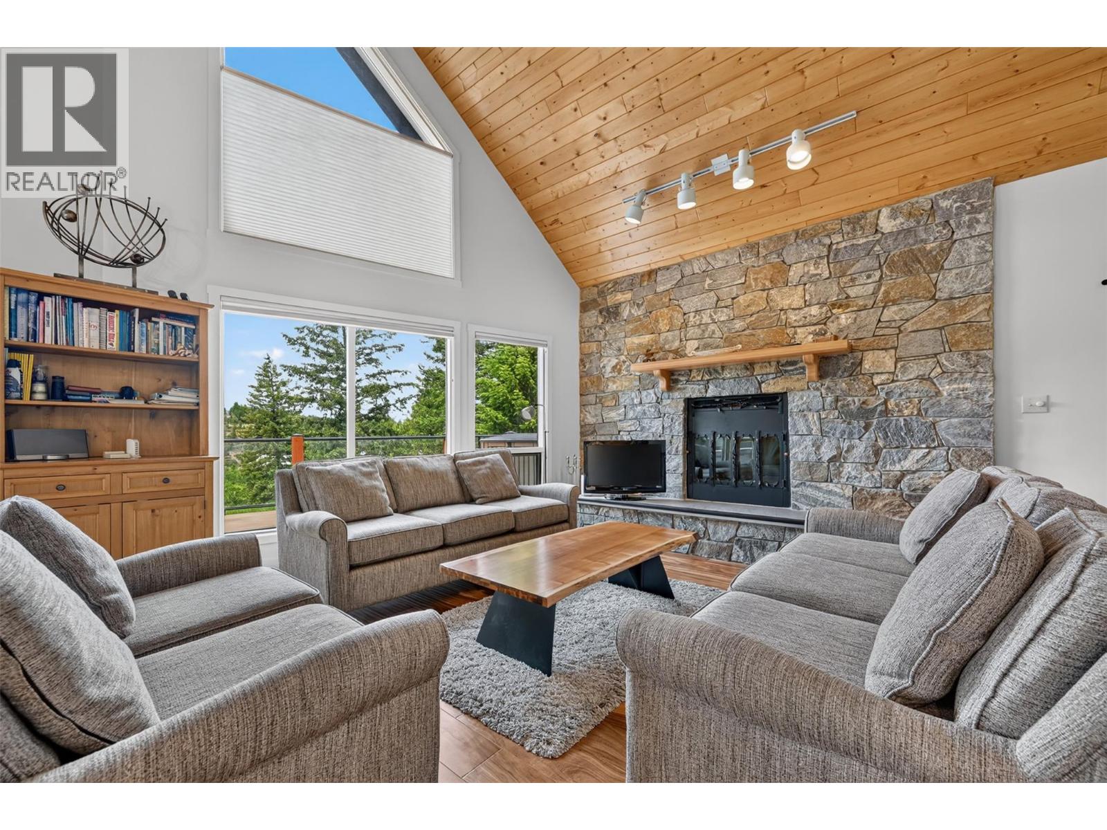 4933 Merlo Road, Windermere, British Columbia  V0A 1K3 - Photo 9 - 10392306