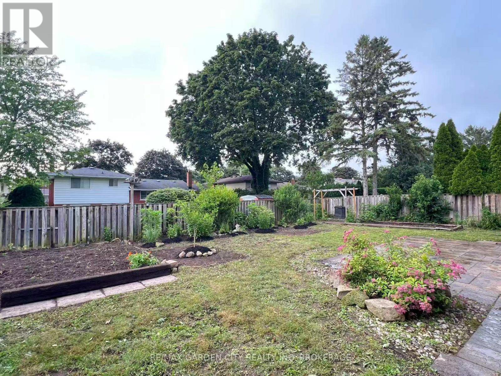 15 Black Friars Road, St. Catharines, Ontario  L2N 2M8 - Photo 32 - X13455760