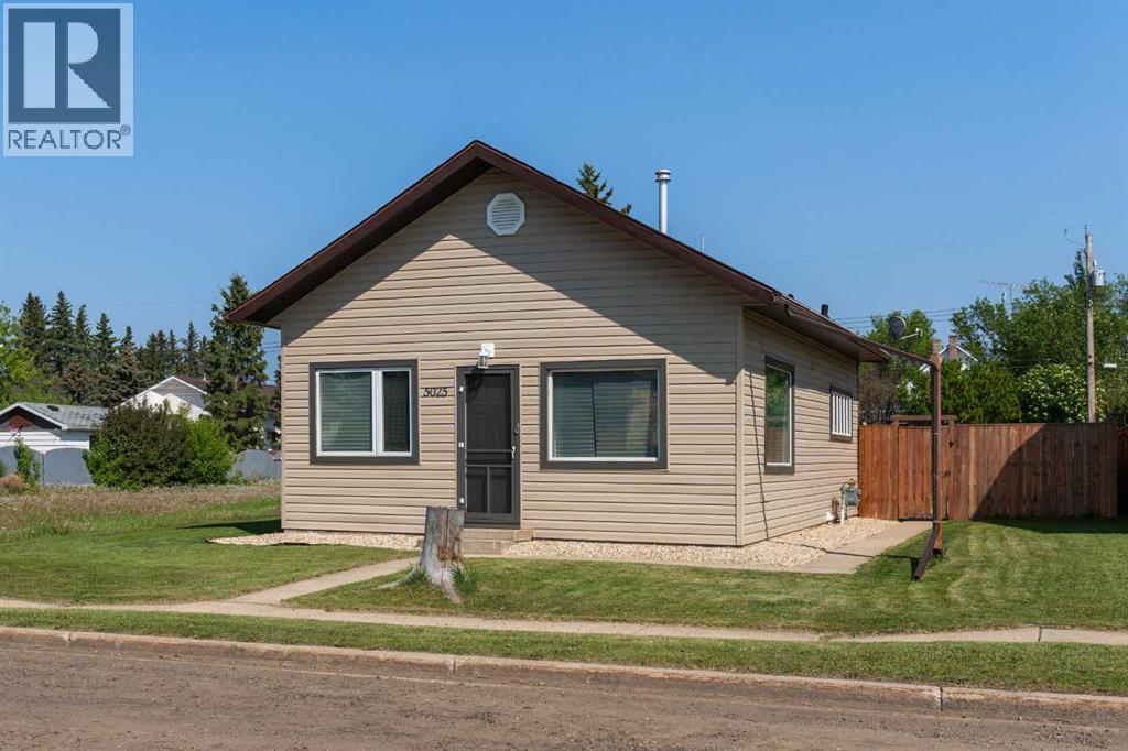 5025 54 Street, Daysland, Alberta  T0B 1A0 - Photo 1 - A2292906