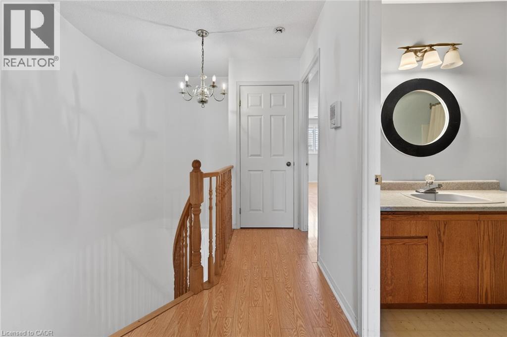 25 Perthshire Court, Hamilton, Ontario  L9B 2H1 - Photo 24 - 40837798