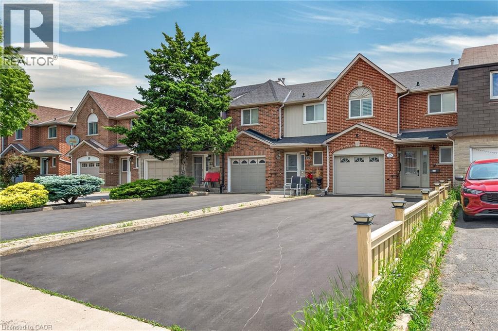 25 Perthshire Court, Hamilton, Ontario  L9B 2H1 - Photo 2 - 40837798