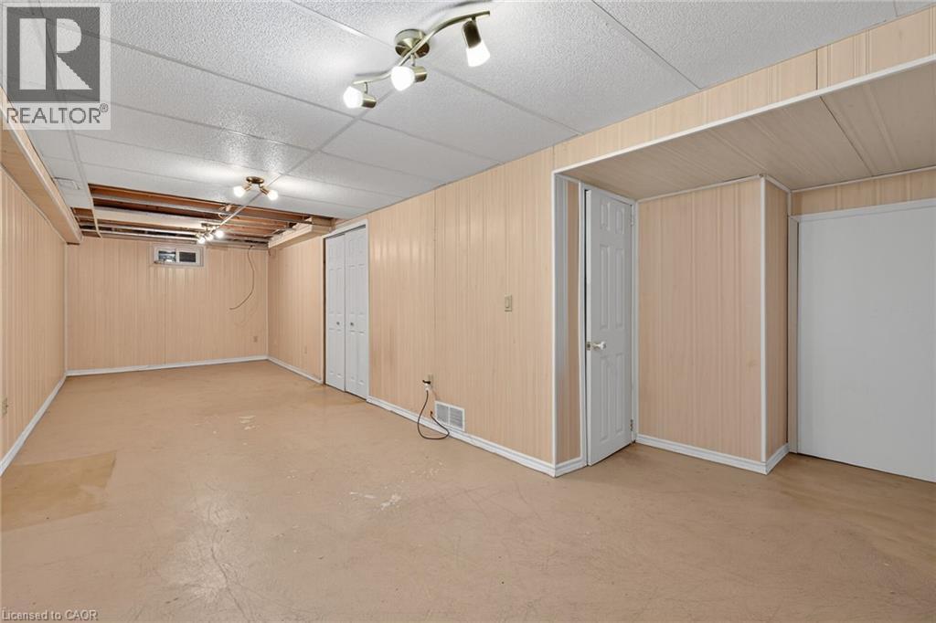 25 Perthshire Court, Hamilton, Ontario  L9B 2H1 - Photo 36 - 40837798