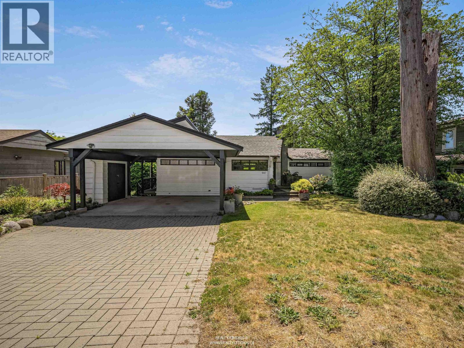 947 Evergreen Place, North Vancouver, British Columbia  V7R 1R5 - Photo 3 - R3139872