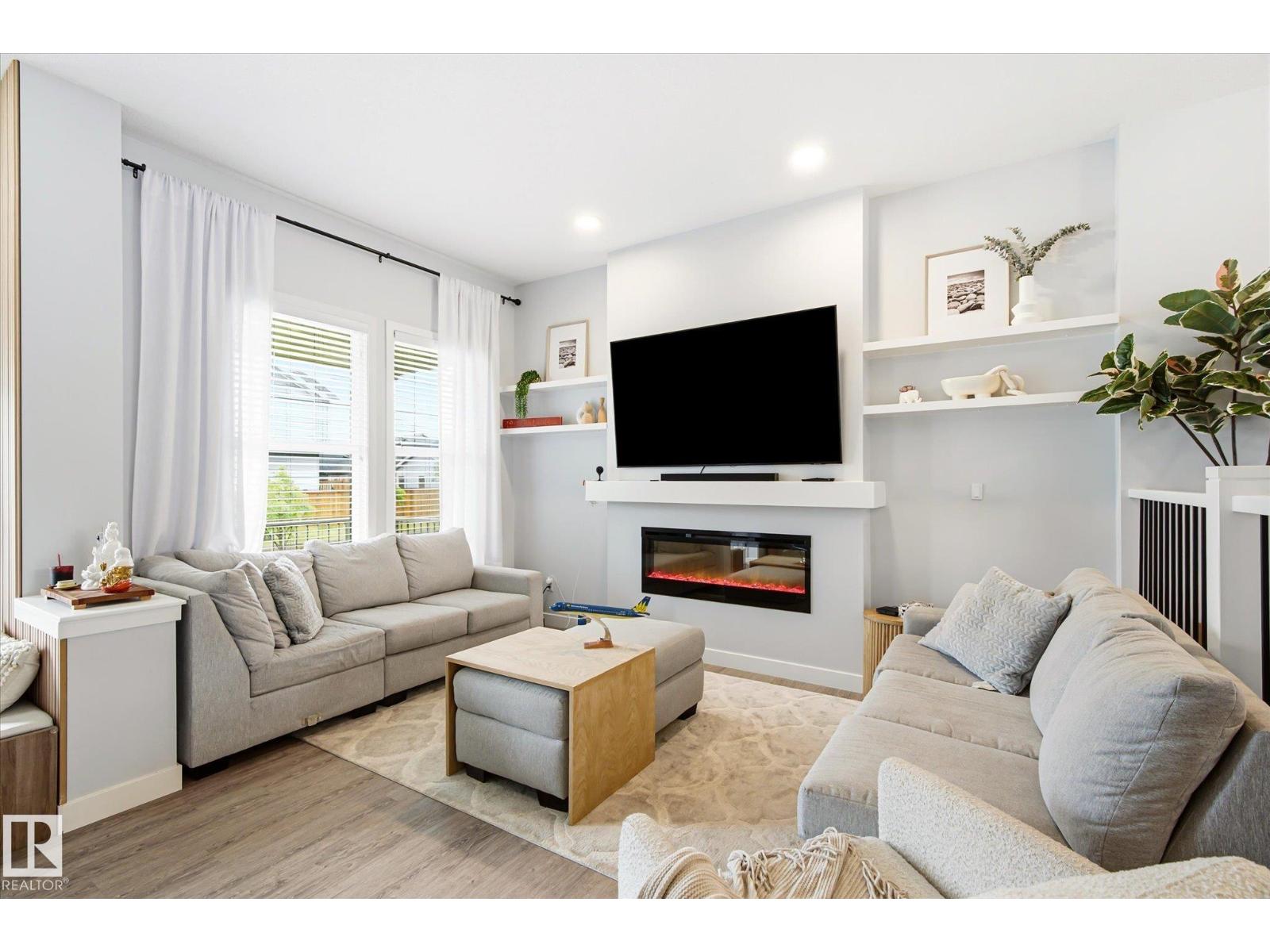 3415 Erlanger Bn NW, Edmonton, Alberta  T6M 3A5 - Photo 2 - E4495553