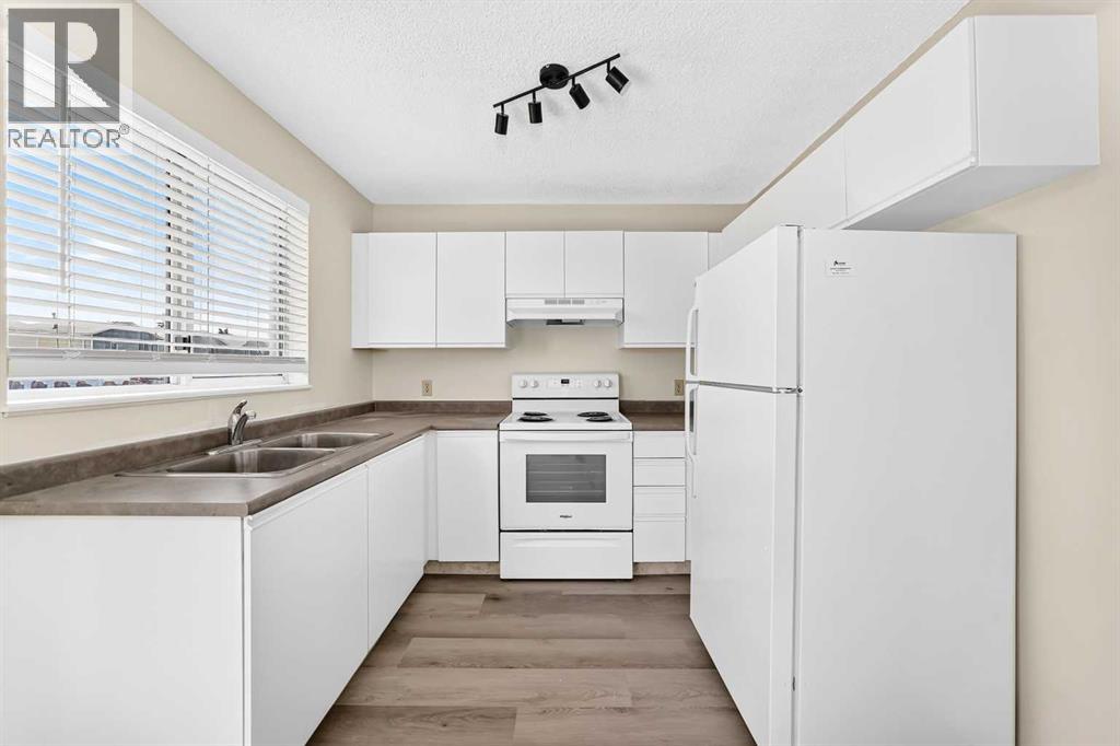 35 Martindale Court Ne, Calgary, Alberta  T3J 2V8 - Photo 3 - A2324169