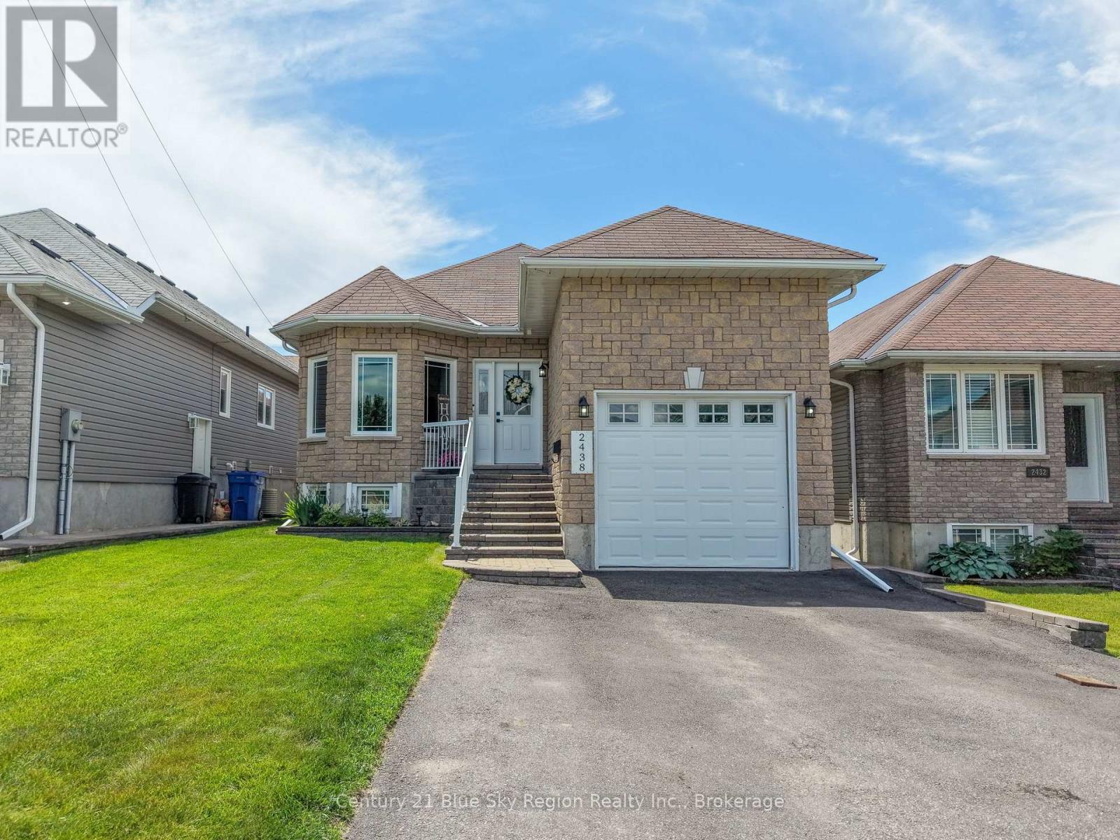 2438 Connaught Avenue, North Bay, Ontario  P1B 0C4 - Photo 1 - X13487532
