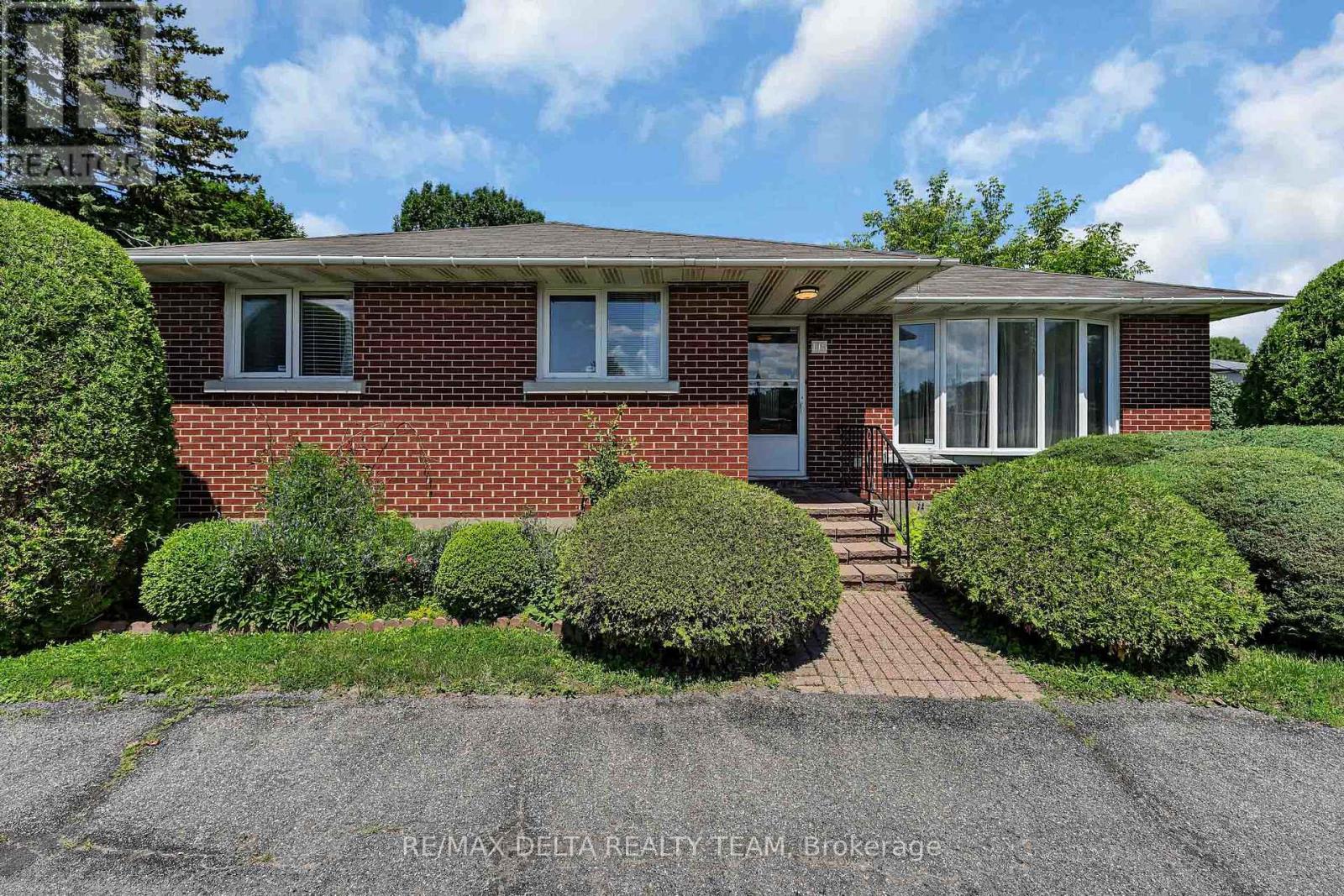 115 Meadowlands Drive W, Ottawa, Ontario  K2G 2S2 - Photo 3 - X13487656