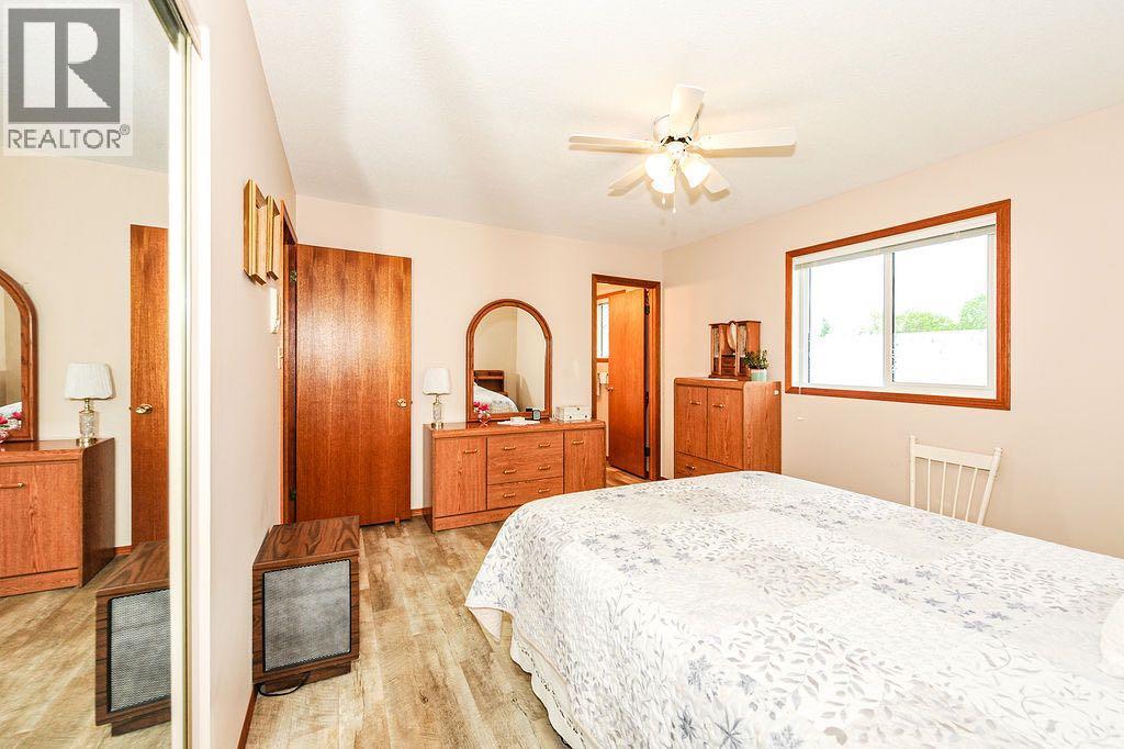 6407 50 Avenue, Camrose, Alberta  T4V 3Z9 - Photo 11 - A2324195