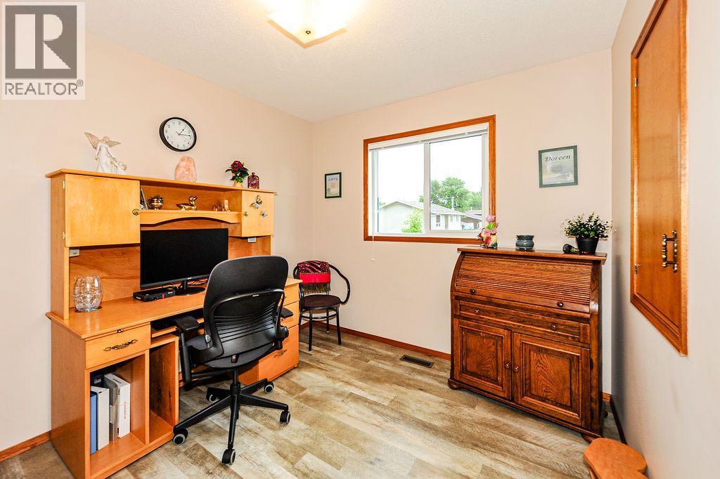6407 50 Avenue, Camrose, Alberta  T4V 3Z9 - Photo 14 - A2324195