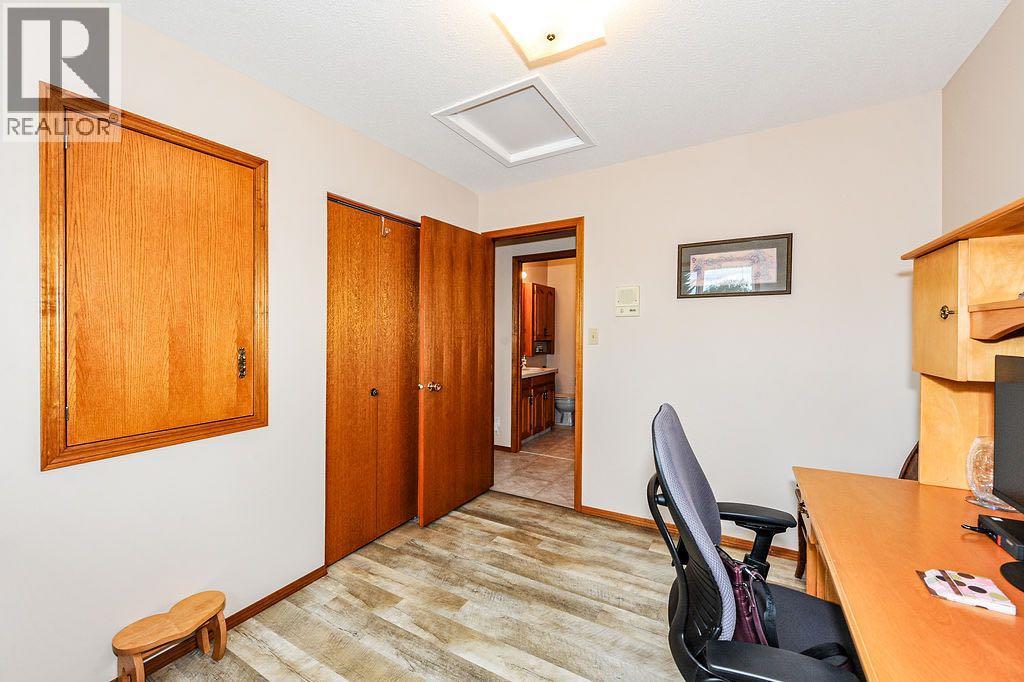 6407 50 Avenue, Camrose, Alberta  T4V 3Z9 - Photo 15 - A2324195