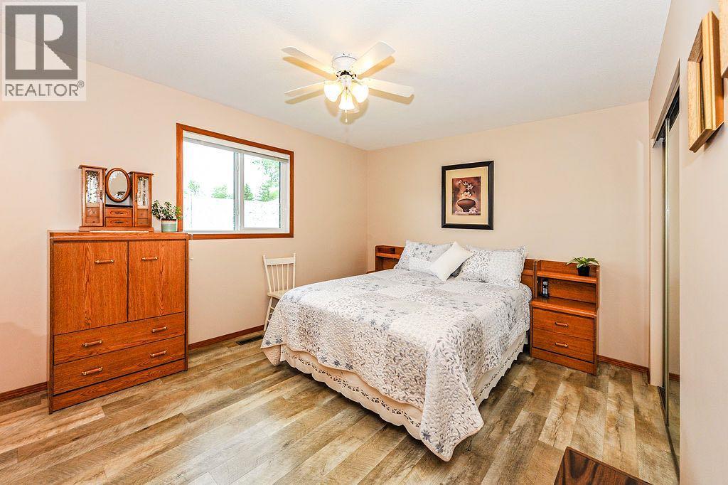 6407 50 Avenue, Camrose, Alberta  T4V 3Z9 - Photo 9 - A2324195