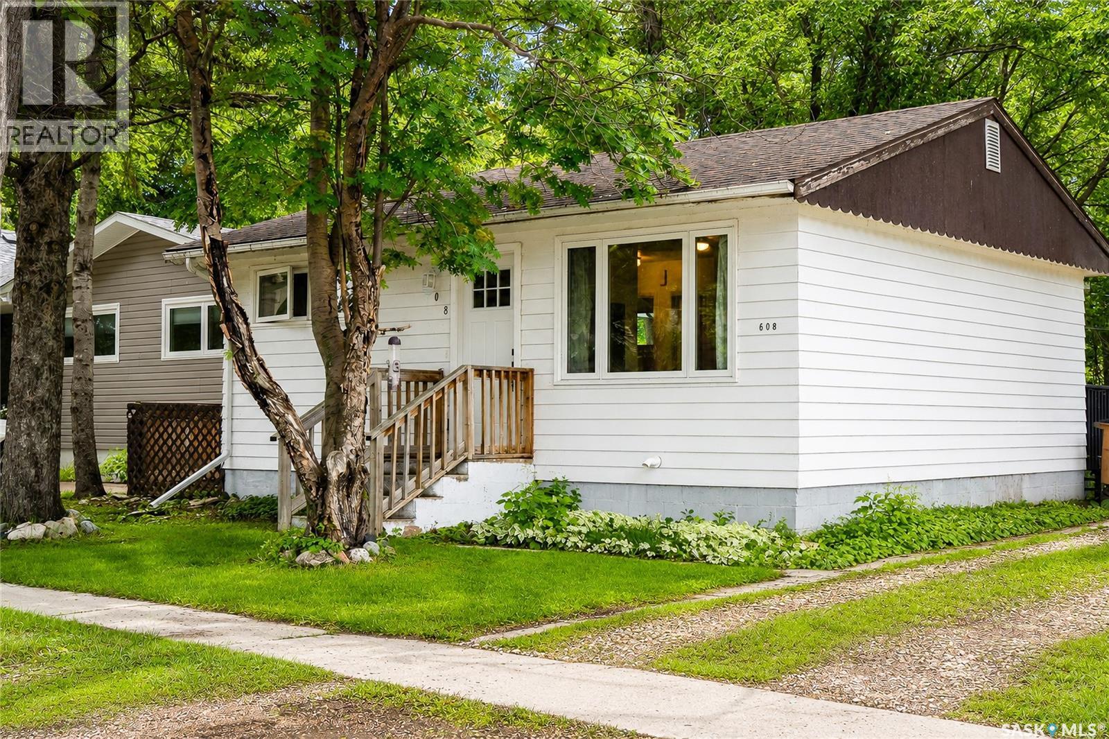 608 3rd Avenue, Cudworth, Saskatchewan  S0K 1B0 - Photo 1 - SK040552