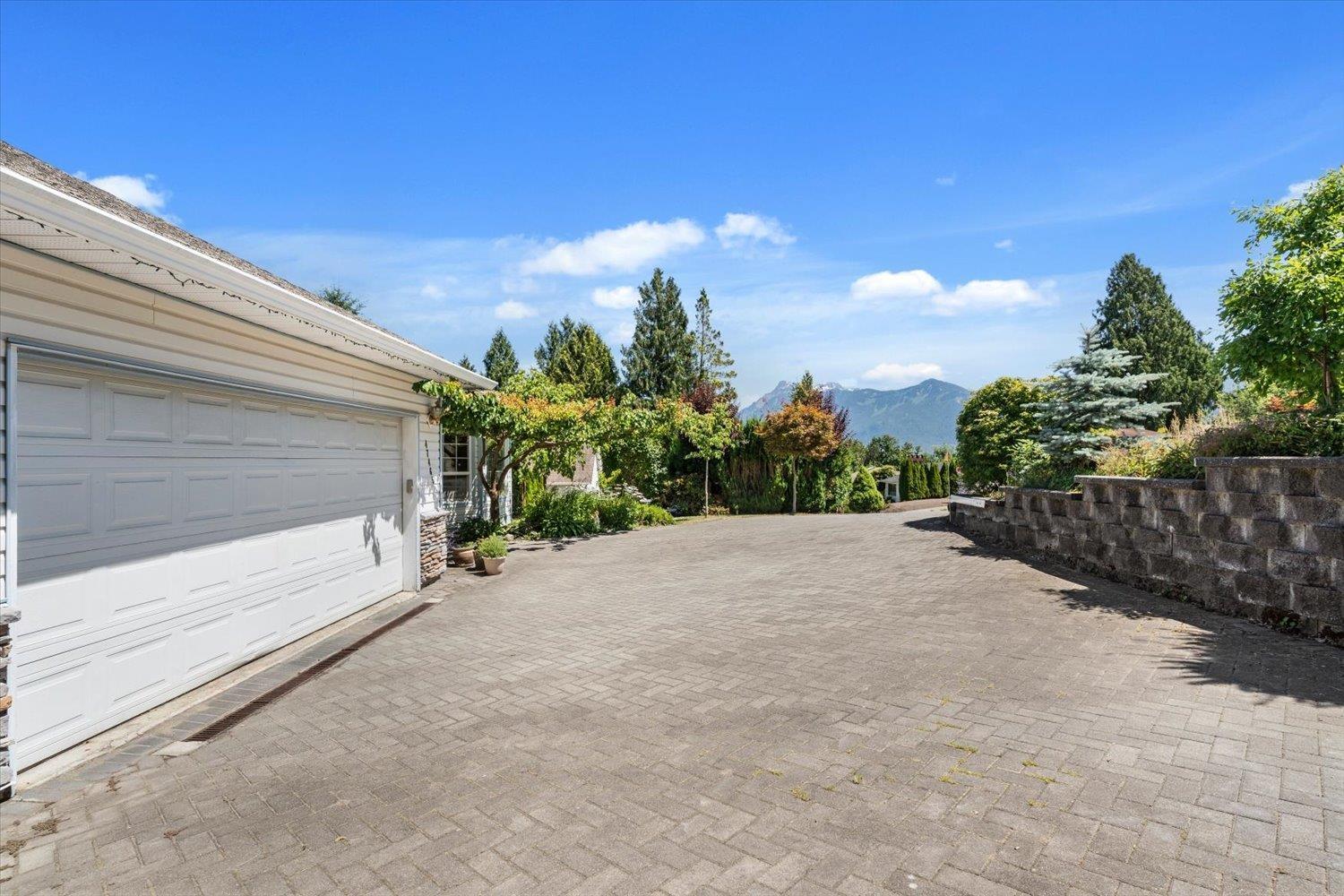 47465 Swallow Crescent, Little Mountain, Chilliwack, British Columbia  V2P 7P8 - Photo 2 - R3139480