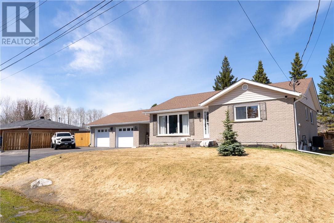 52 Cecil Street, Garson, Ontario  P3L 1M6 - Photo 2 - 2128836