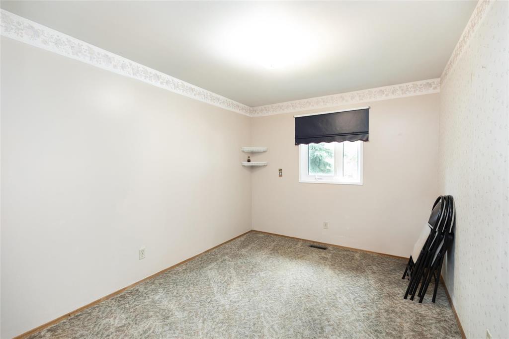 121 Oakview Avenue, Mitchell, Manitoba  R5G 1H4 - Photo 11 - 202614835