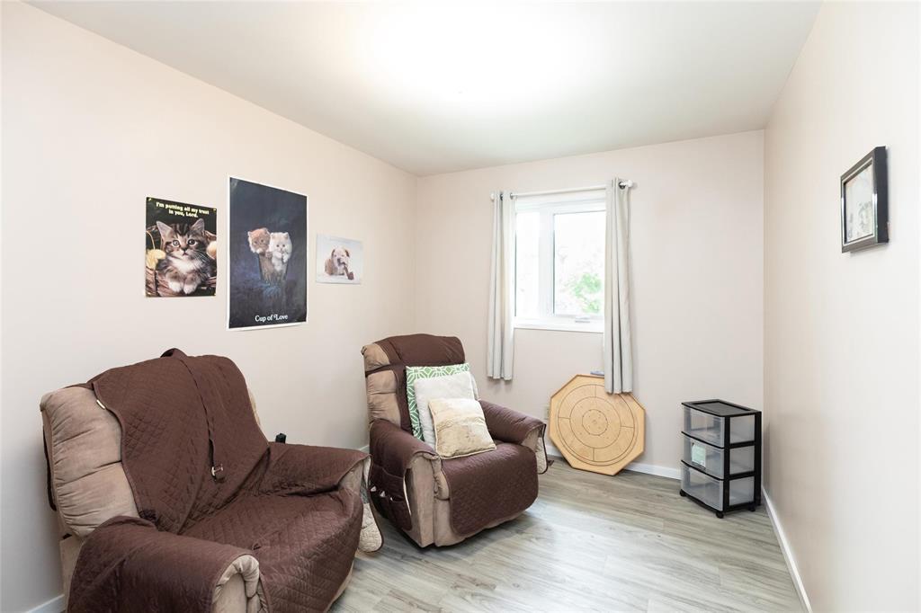 121 Oakview Avenue, Mitchell, Manitoba  R5G 1H4 - Photo 9 - 202614835