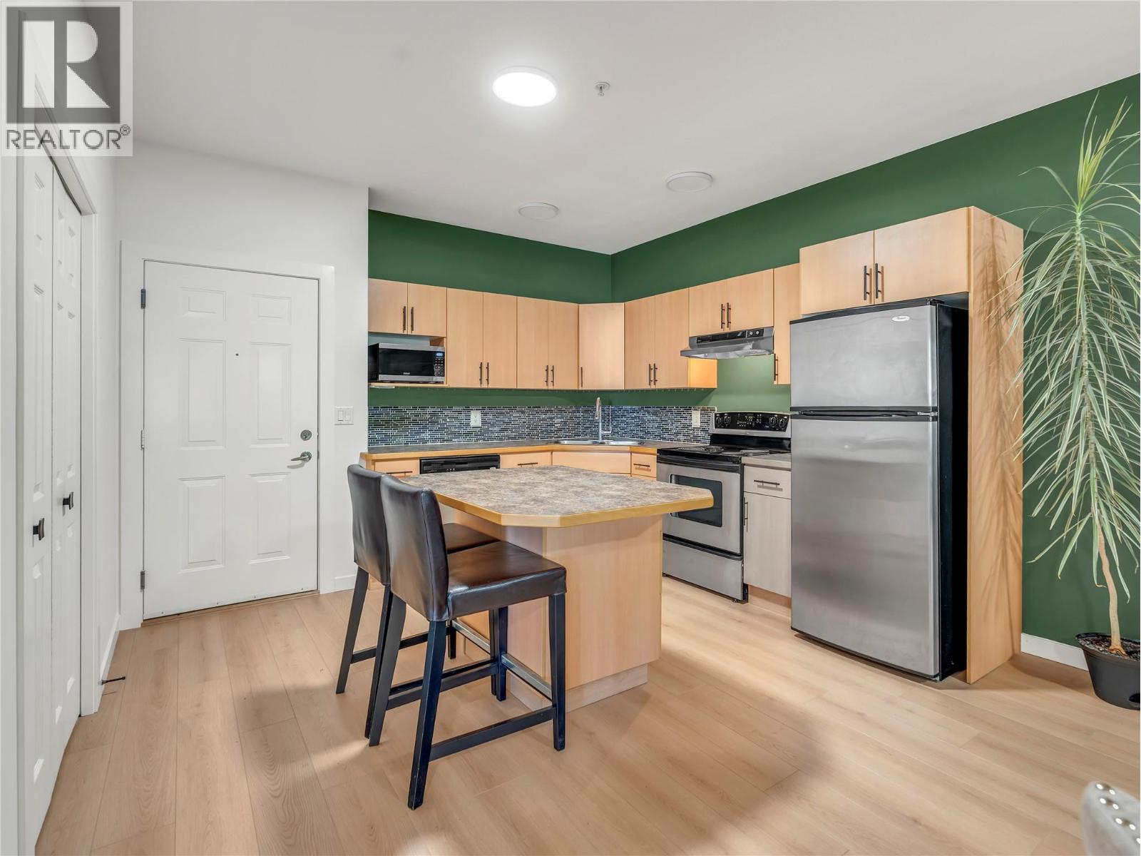 857 Fairview Road Unit# 101, Penticton, British Columbia  V2A 5Y7 - Photo 6 - 10392674