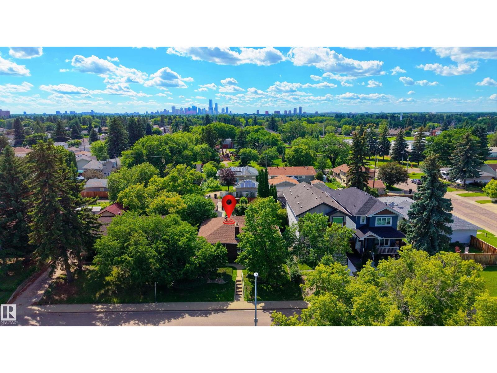 10512 45 St NW, Edmonton, Alberta  T6A 1X3 - Photo 2 - E4495579