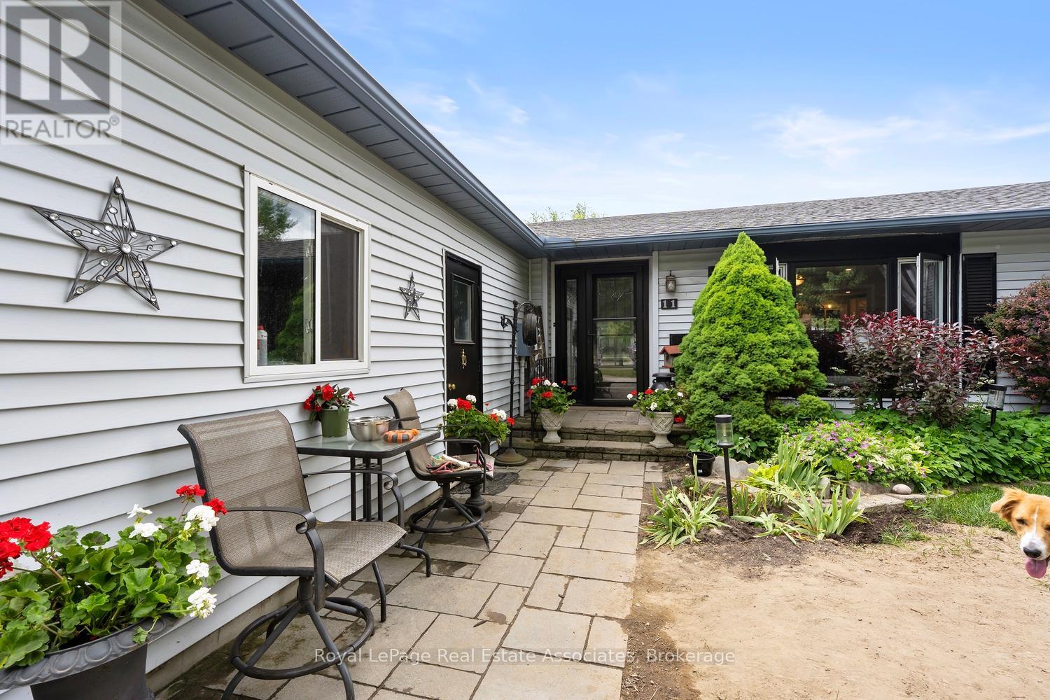 11 Tamarack Court, New Tecumseth, Ontario  L0G 1W0 - Photo 3 - N13485690