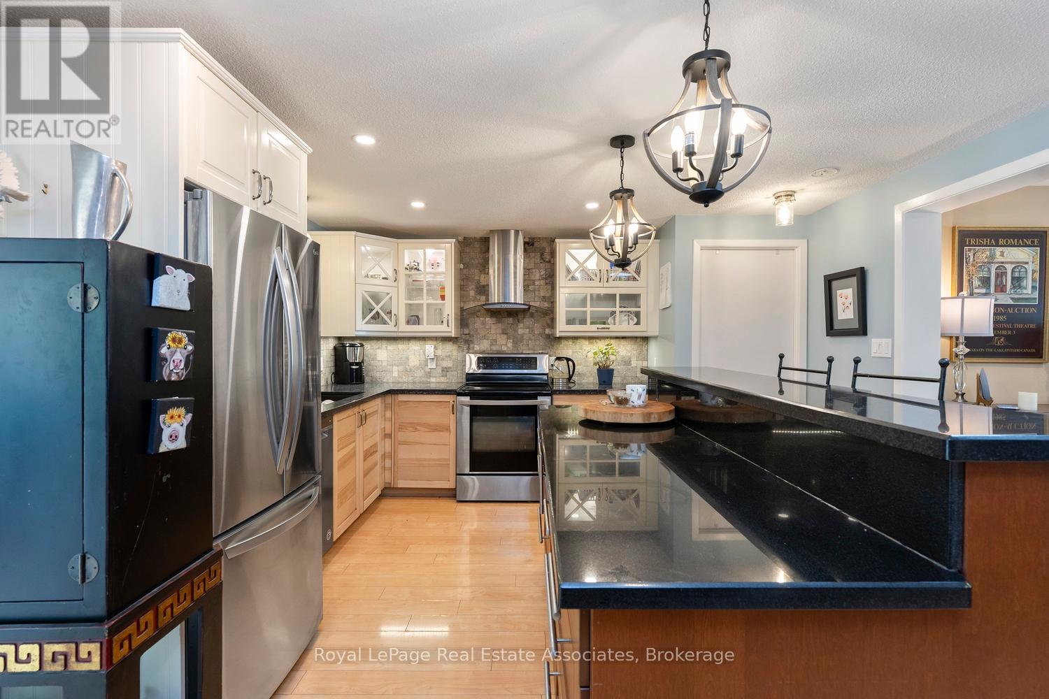 11 Tamarack Court, New Tecumseth, Ontario  L0G 1W0 - Photo 10 - N13485690