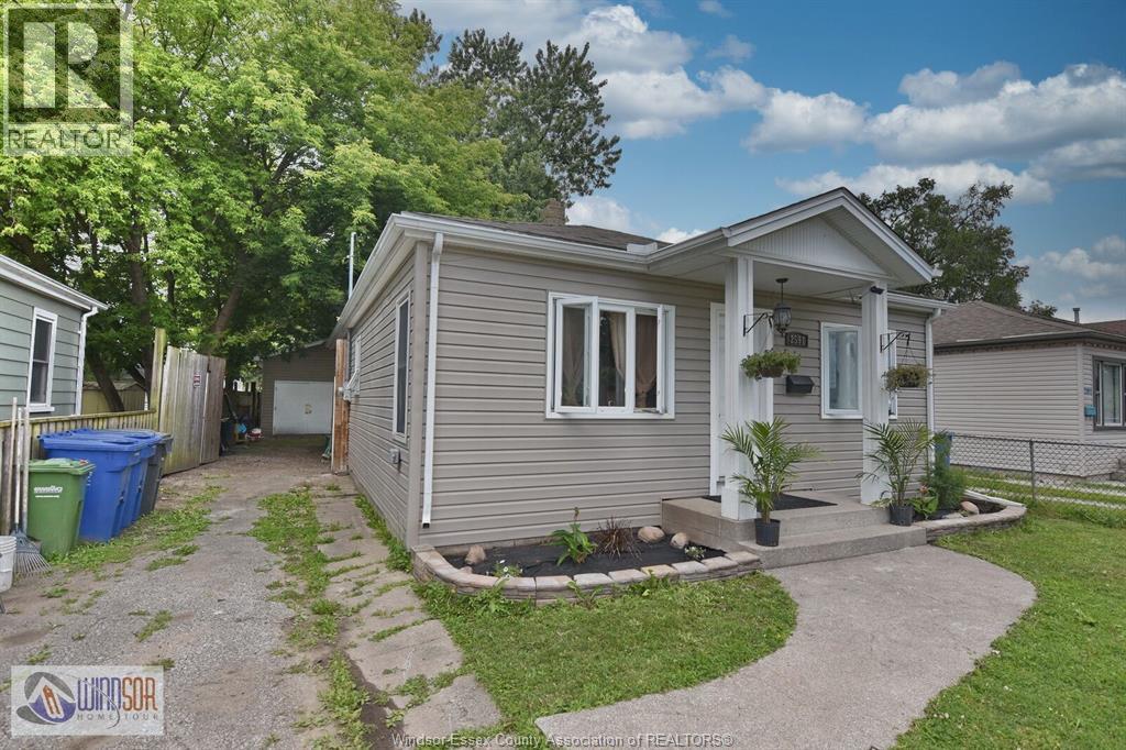 2591 Meighen Road, Windsor, Ontario  N9A 2S6 - Photo 4 - 26013264